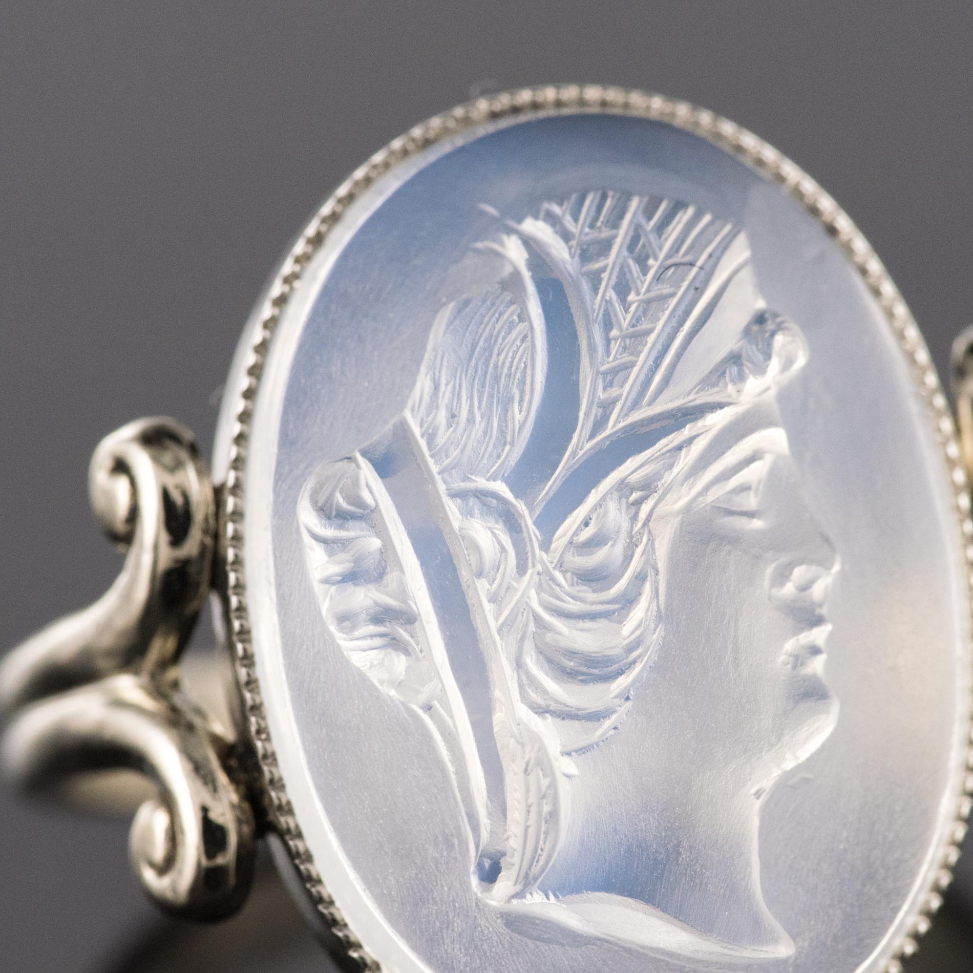 20th Antique Moonstone Cameo White Gold Ring In Excellent Condition In Poitiers, FR