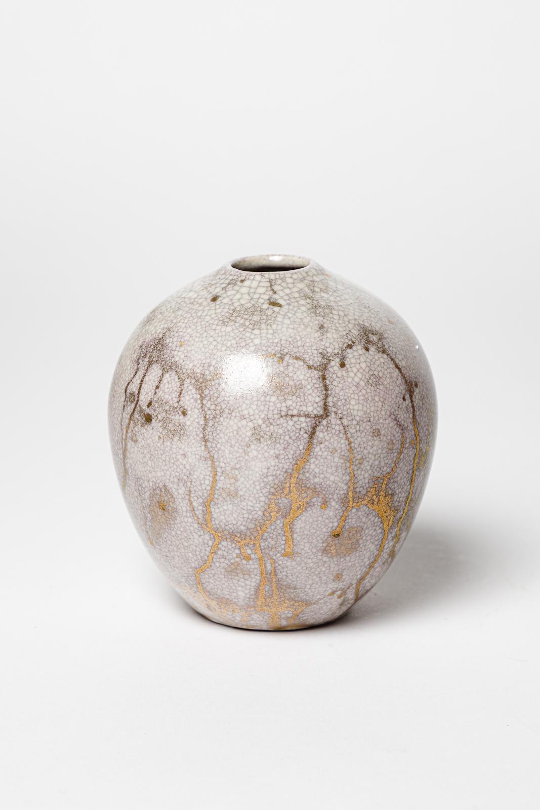 Français Vase en céramique blanc et or du 20e art déco par Lucien Brisdoux 1940 design en vente