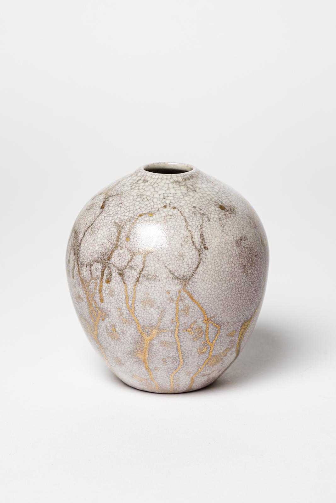 20ième siècle Vase en céramique blanc et or du 20e art déco par Lucien Brisdoux 1940 design en vente