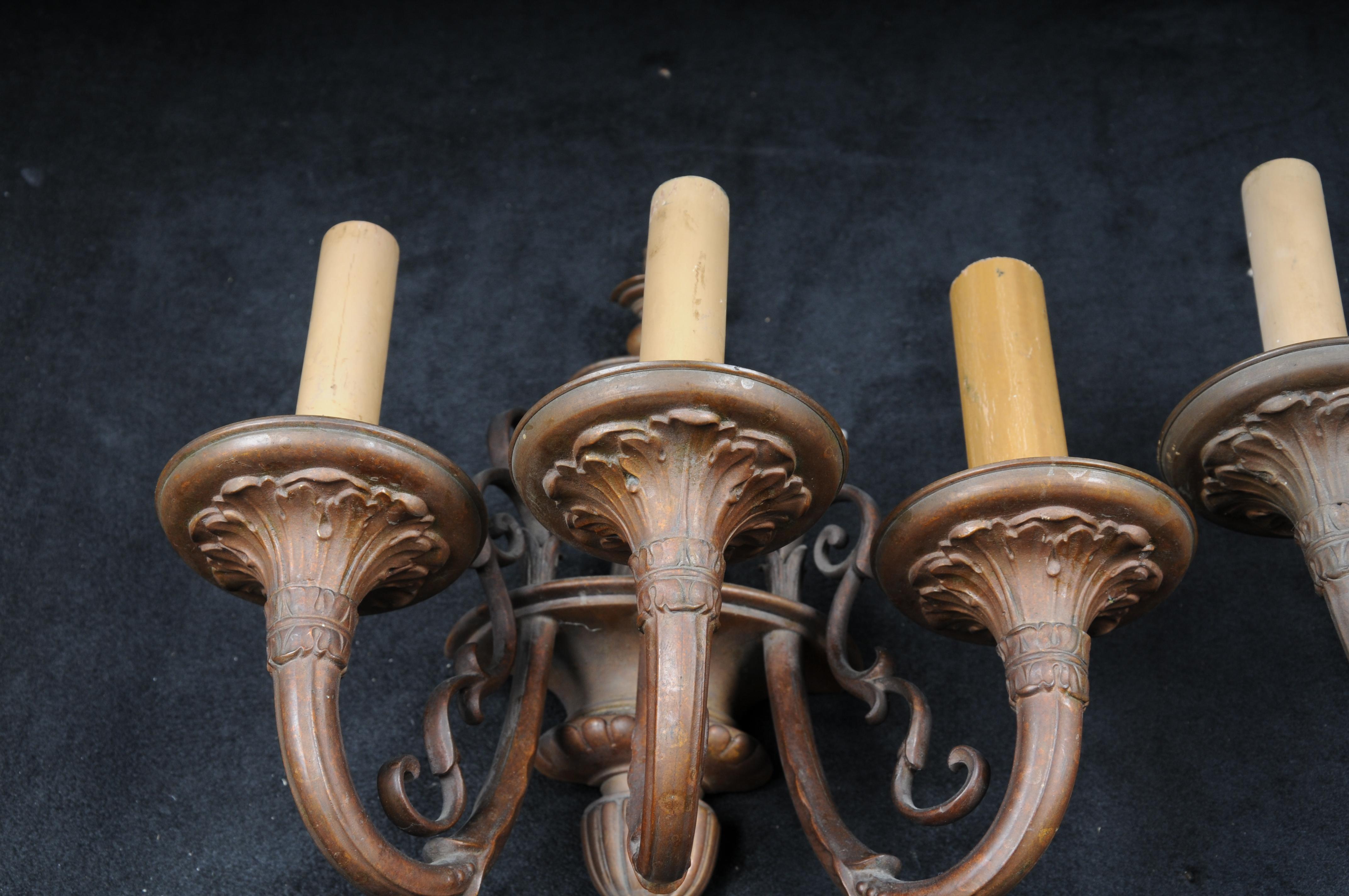 20th Beautiful Bronze Wall Lamp/Sconces in Louis XVI For Sale 2