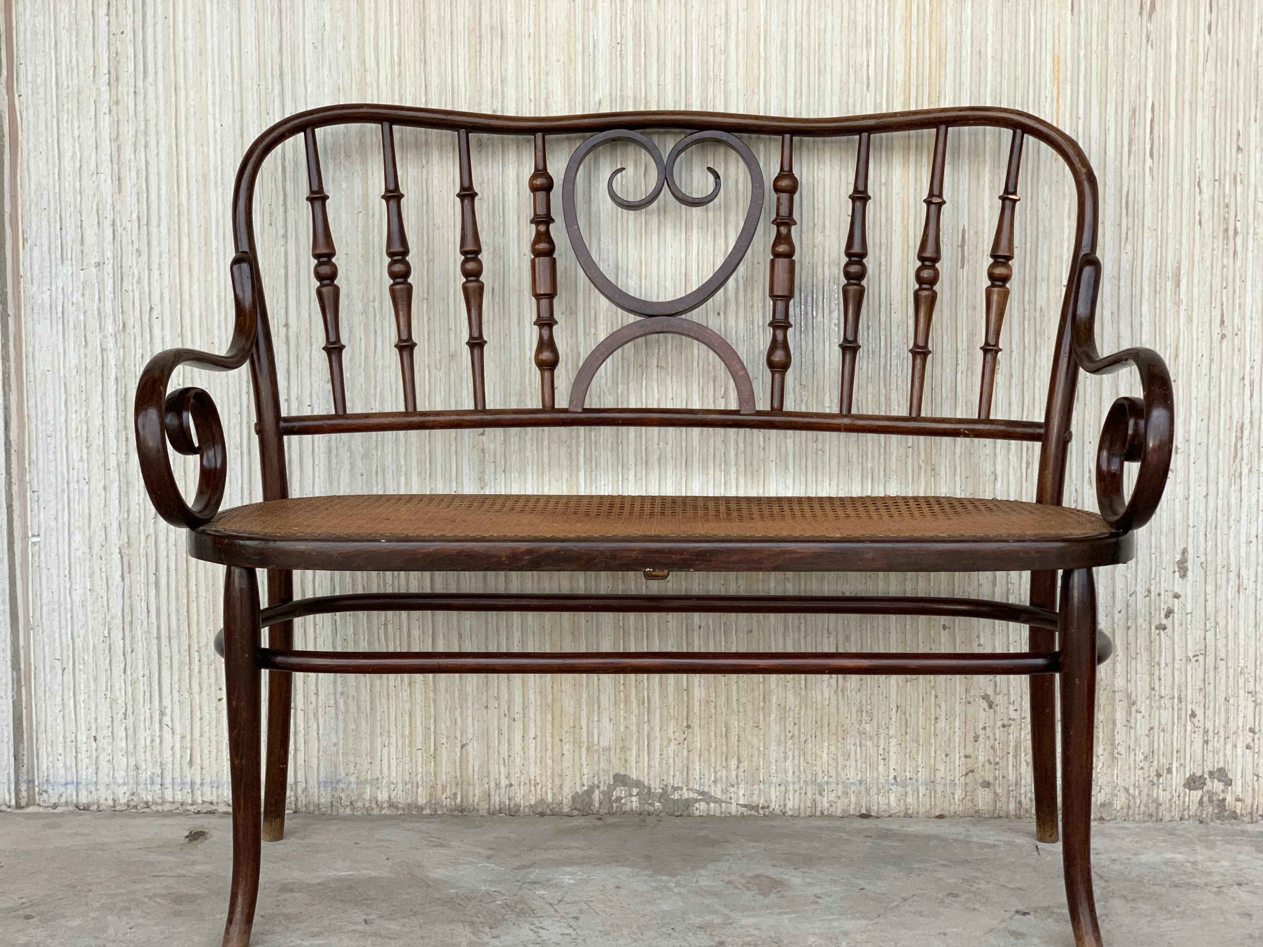 20th Century Bentwood Sofa in the Thonet Style, circa 1925, Caned Seat In Good Condition For Sale In Miami, FL