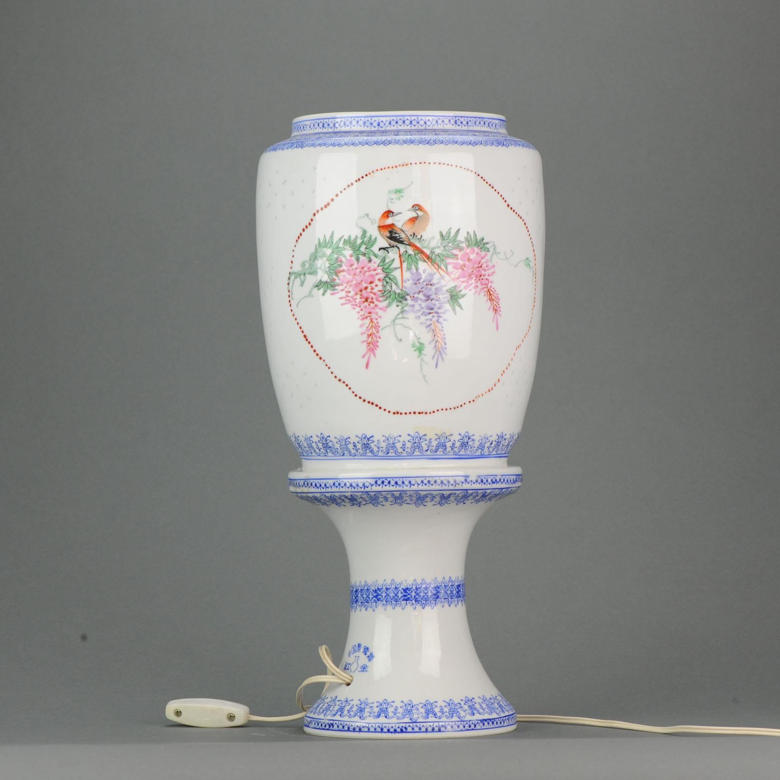 Lampe Jingdezhen PRoC du 20ème siècle en porcelaine coquille d'œuf avec motif oiseaux, marque chinoise Excellent état - En vente à Amsterdam, Noord Holland