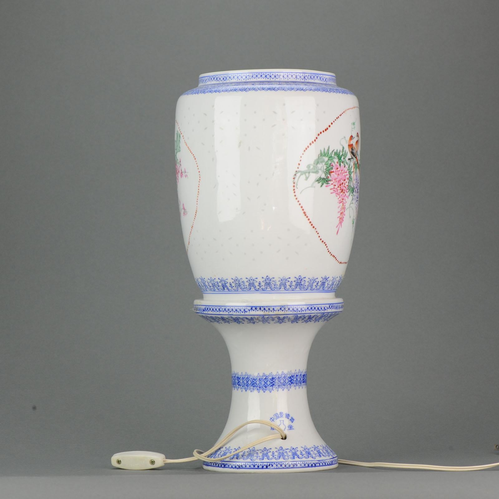 20ième siècle Lampe Jingdezhen PRoC du 20ème siècle en porcelaine coquille d'œuf avec motif oiseaux, marque chinoise en vente