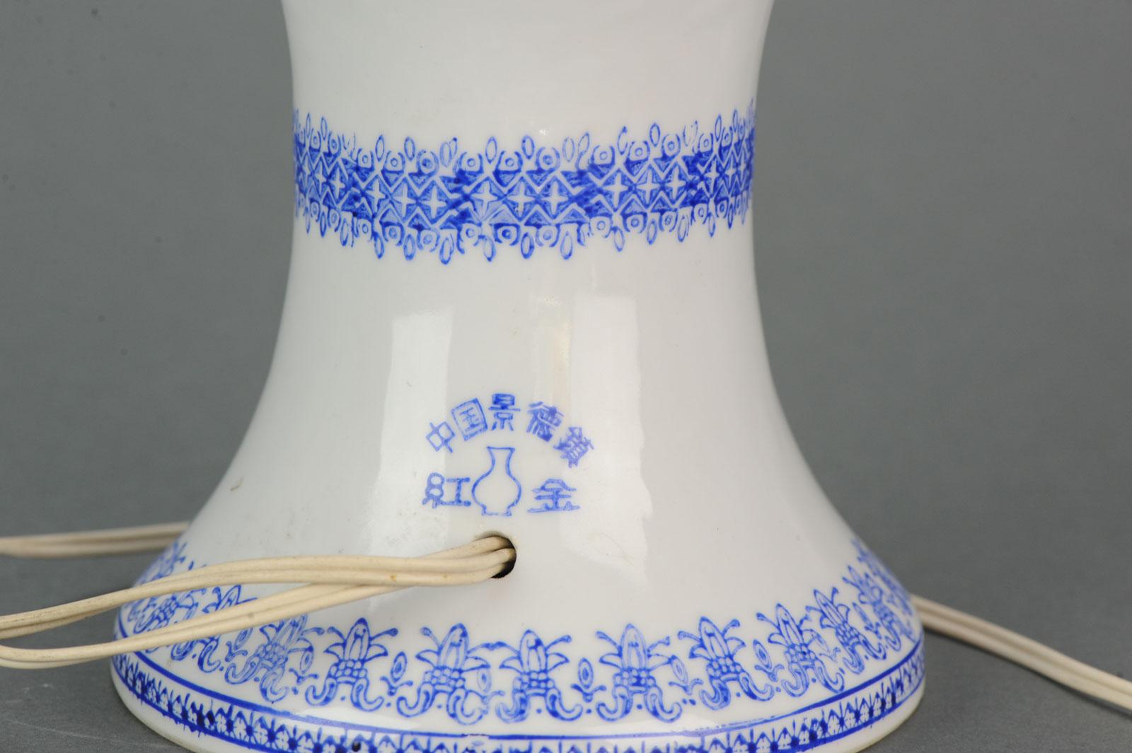 Porcelaine Lampe Jingdezhen PRoC du 20ème siècle en porcelaine coquille d'œuf avec motif oiseaux, marque chinoise en vente