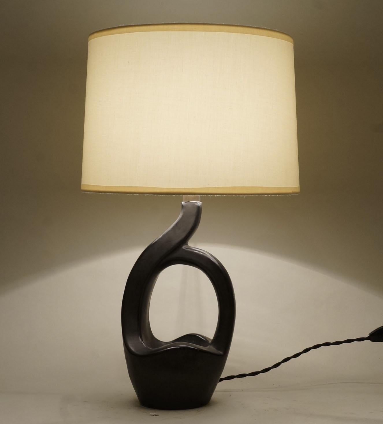 Black ceramic table lamp. Custom made fabric lampshade. Rewired with twisted silk cord. Measure: Ceramic body height 25 cm – 9.9 in.
Height with lampshade 44 cm – 17.3 in.