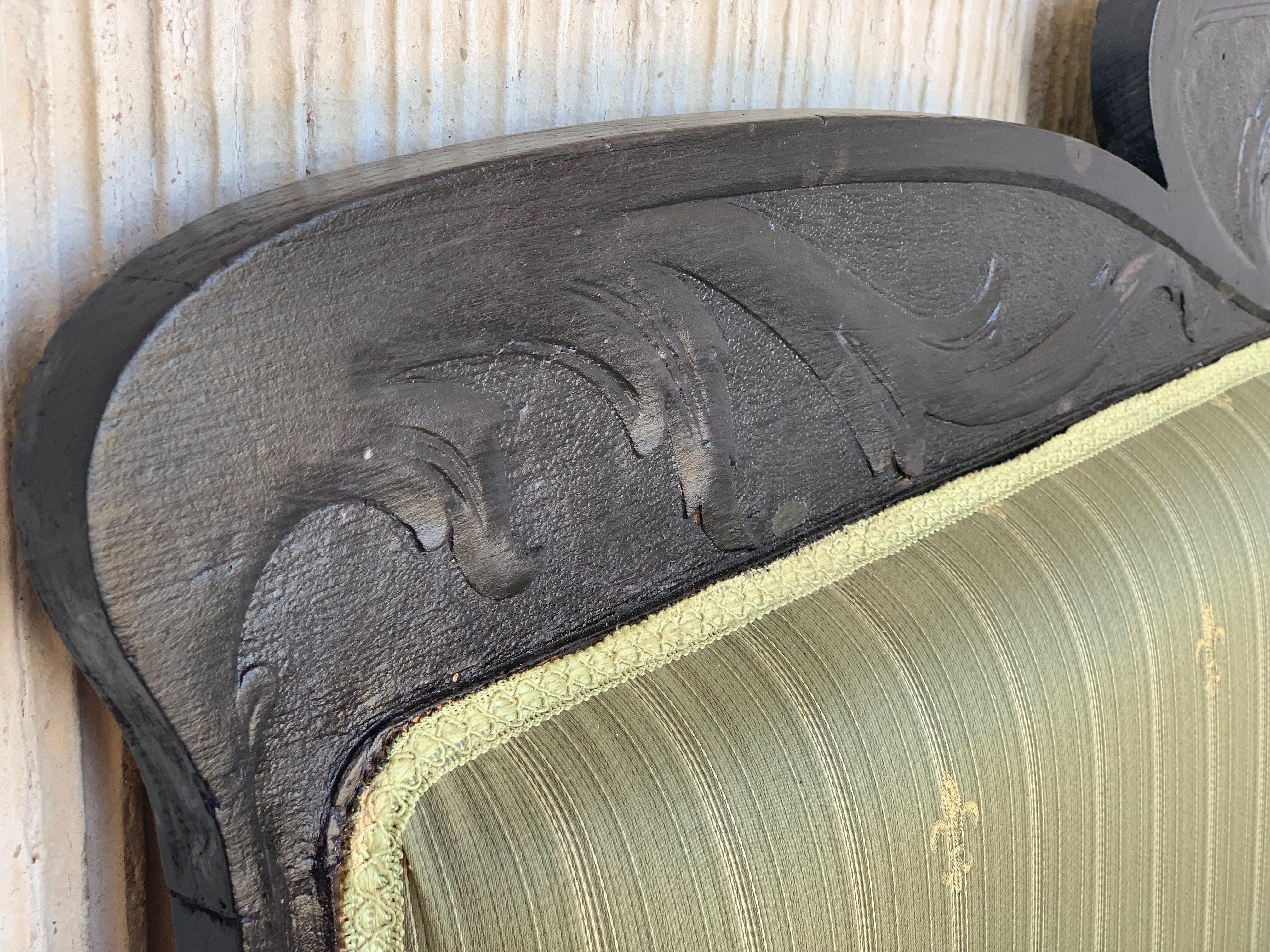 Ensemble de sièges français noirs du 20ème siècle : canapé et deux fauteuils de style Louis Seize en vente 3