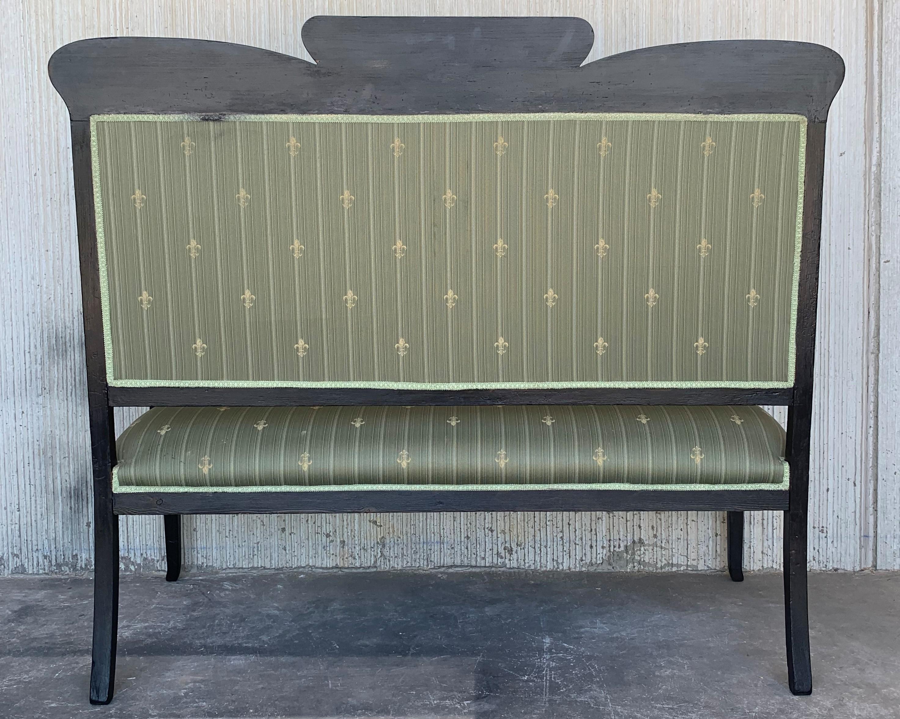 Schwarzes französisches Sofa und zwei Sessel im Louis-Seize-Stil des 20. Jahrhunderts im Zustand „Gut“ im Angebot in Miami, FL