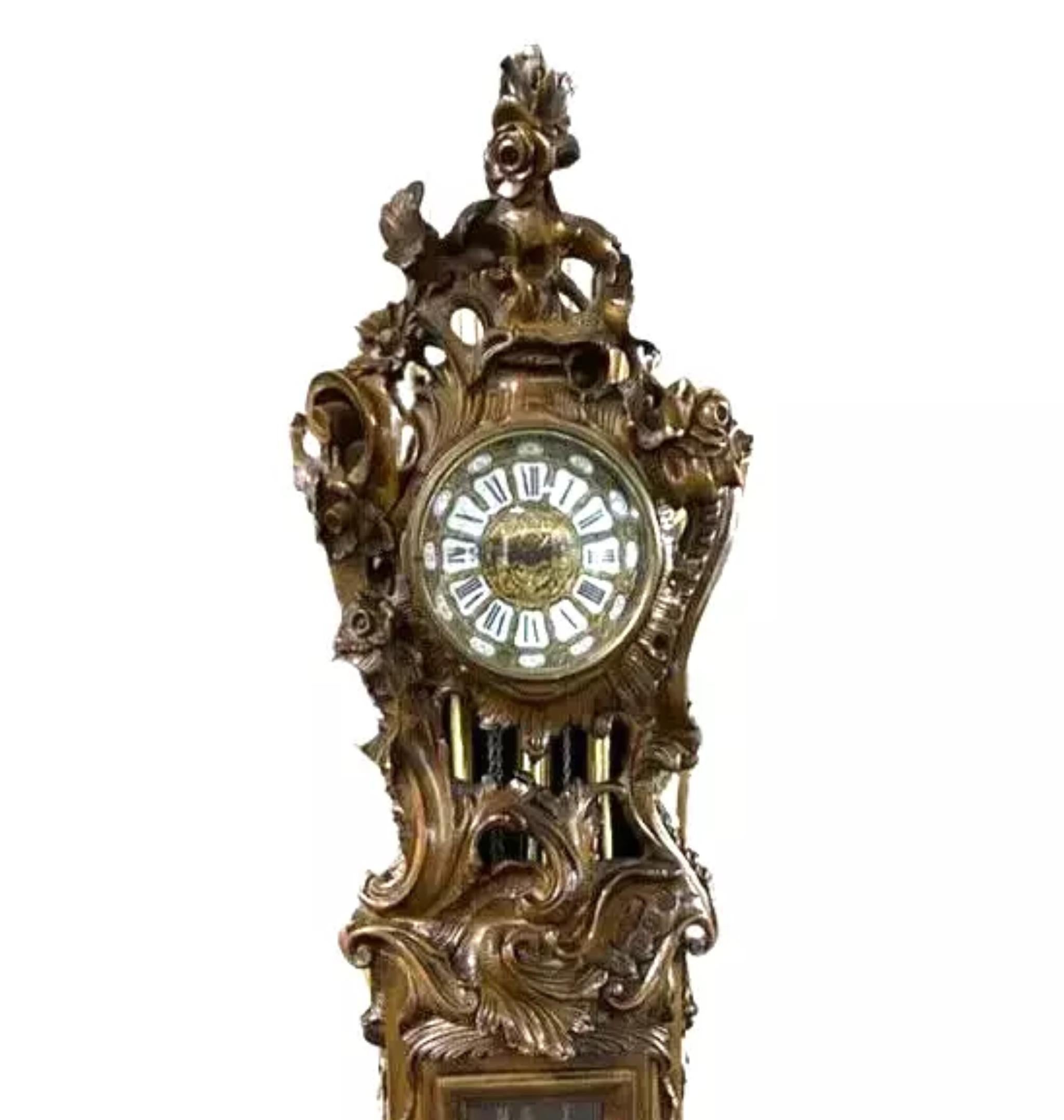 Impresionante  20º C.  Reloj de pie antiguo, europeo, tallado a mano, de nogal, ¡precioso!  Impresionante Reloj, Vintage, Europeo, Tallado a Mano, Reloj de pie de nogal, S. XX.

¡Reloj de pie europeo de nogal tallado a mano!  78h x 24w x 10d Sólo