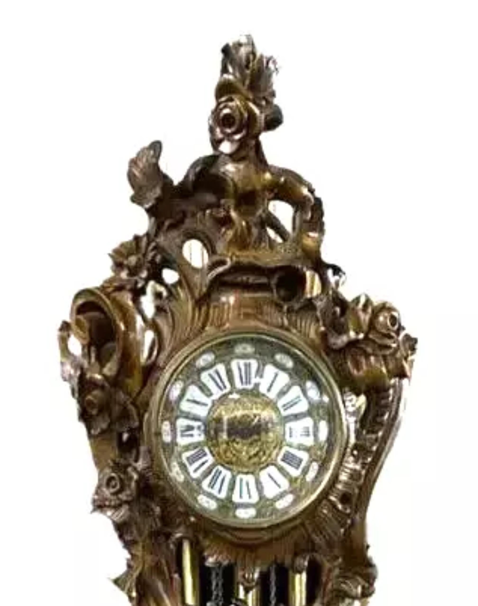Siglo XX, 1900  ¡Reloj de pie antiguo, europeo, tallado a mano, de nogal! Europeo en venta