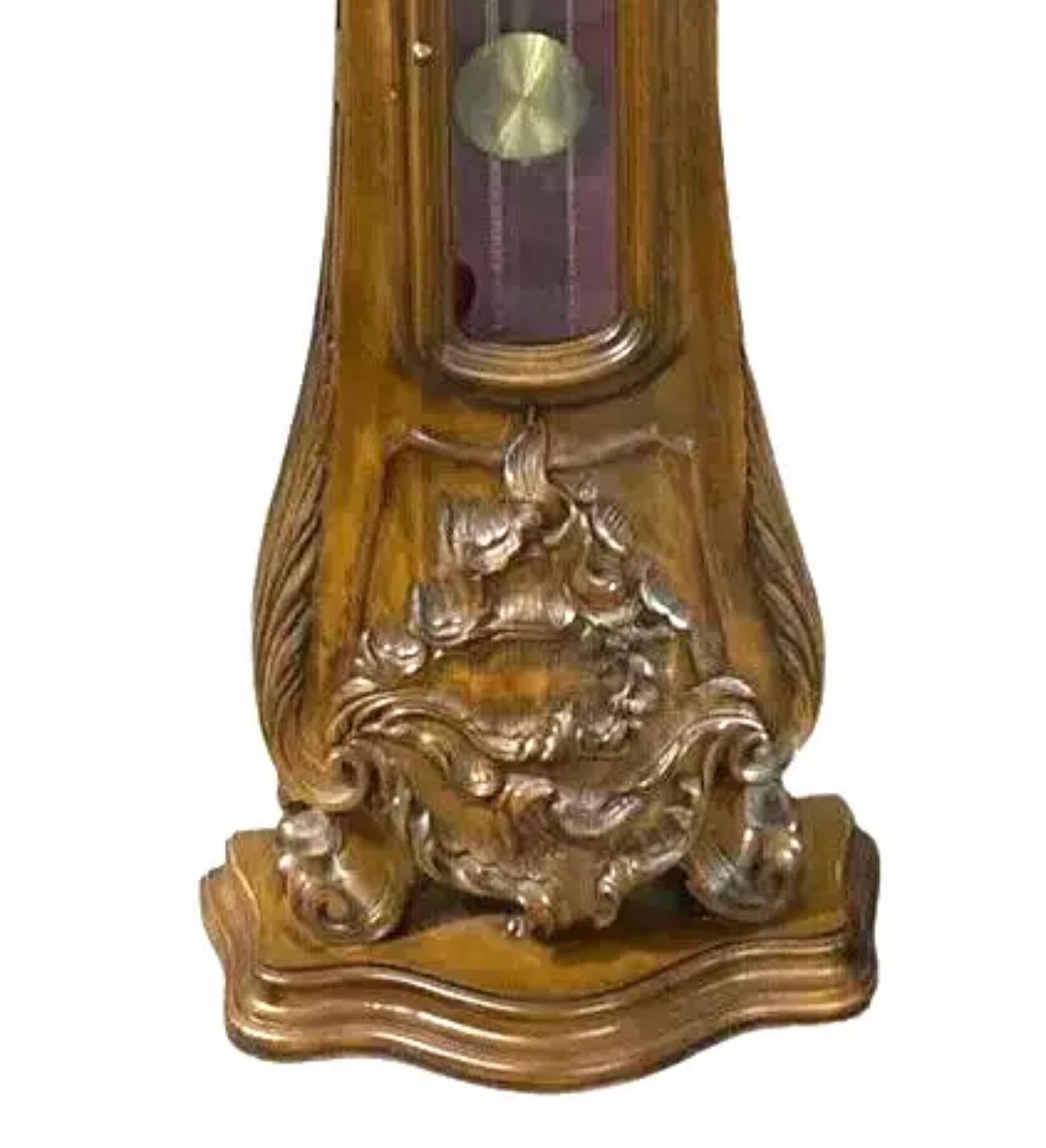 Siglo XX, 1900  ¡Reloj de pie antiguo, europeo, tallado a mano, de nogal! en Bueno estado para la venta en Austin, TX