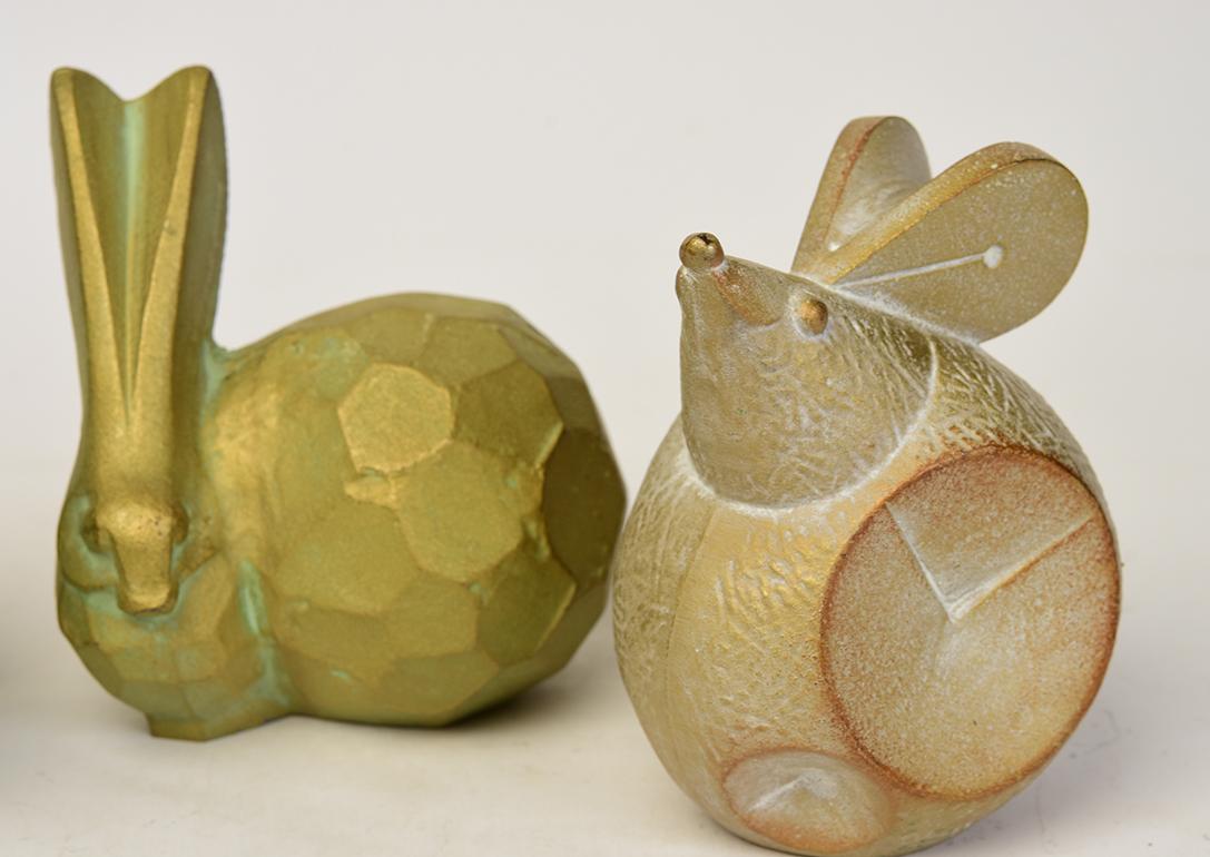 Bronze C.20., A.I.C., ensemble de sculptures animales japonaises en bronze représentant une souris, un bélier et un lapin. en vente