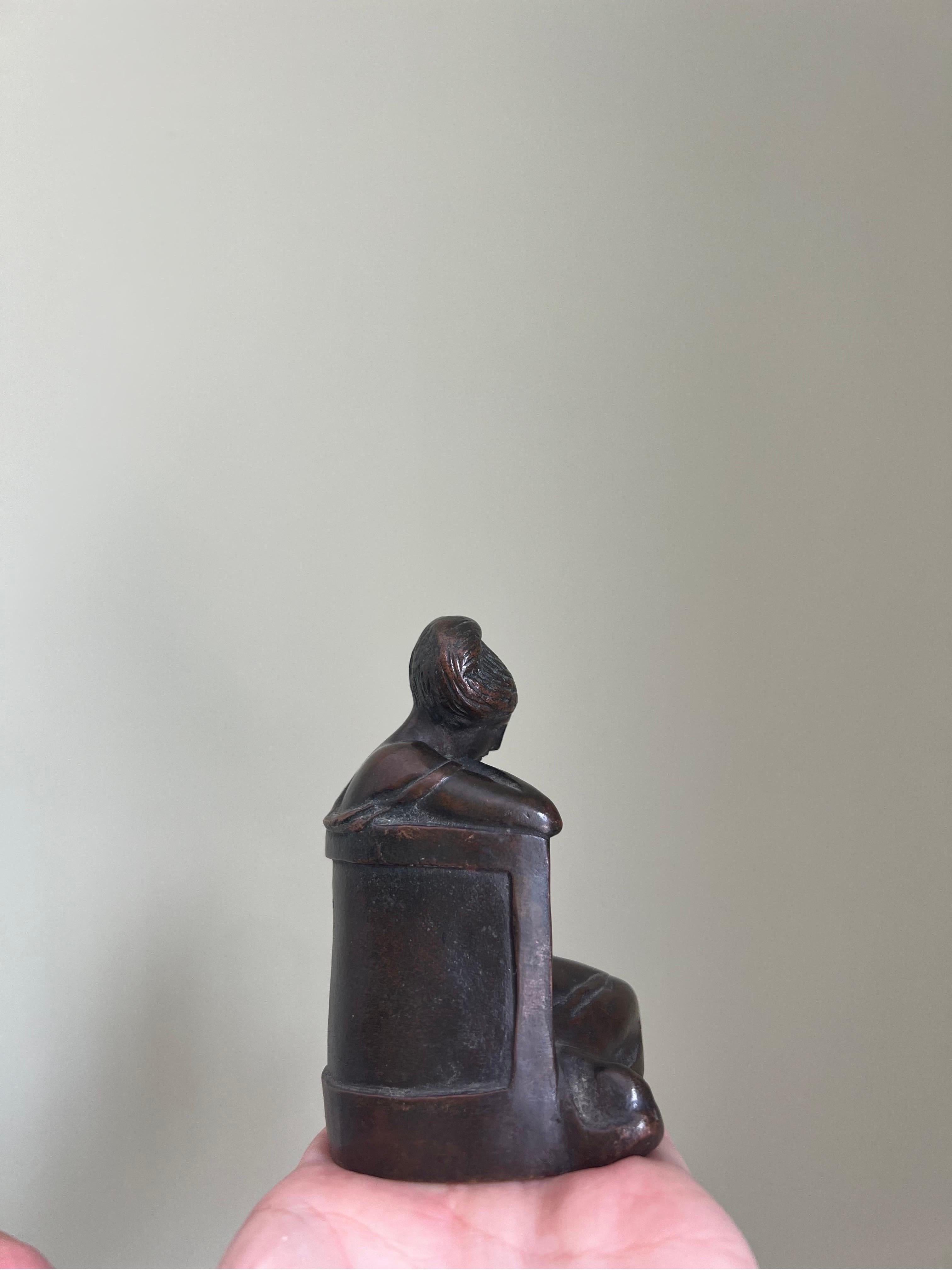 20th Century Art Deco Sitting Woman Bronze In Good Condition In Brooklyn, NY