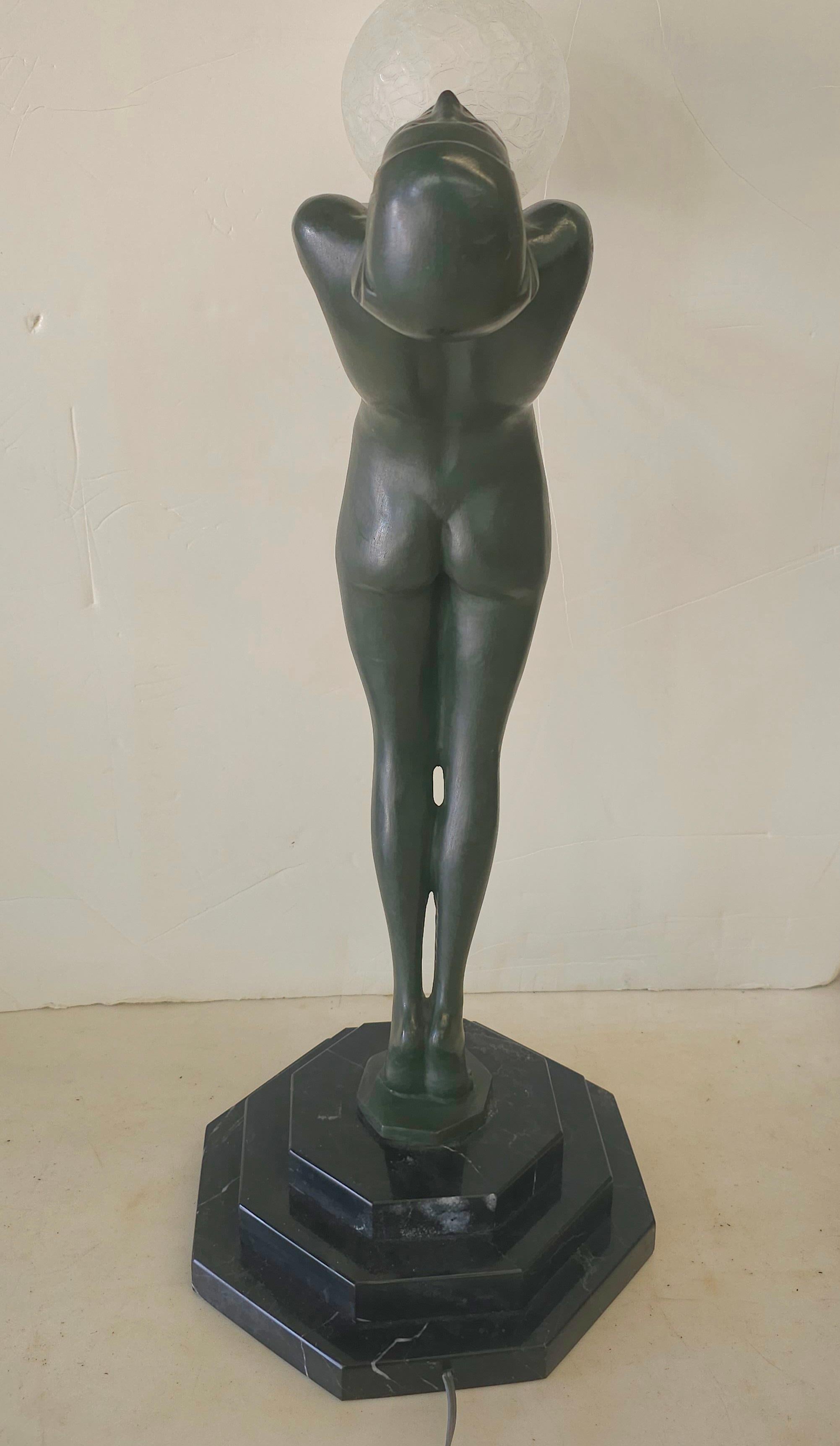 Americano Lampada scultura nuda in piedi A.I.C. in stile Art Deco del 20° secolo in vendita