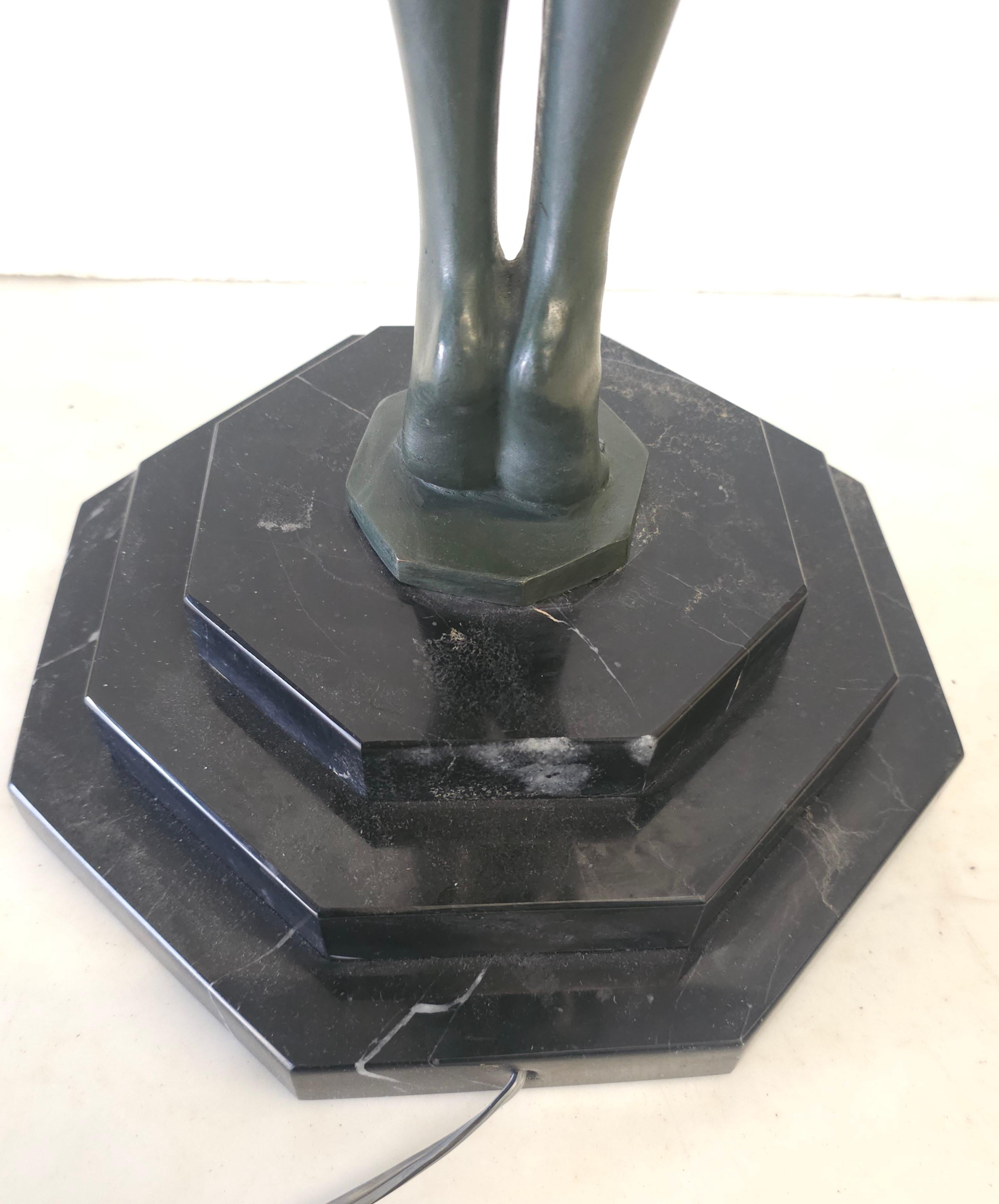 XX secolo Lampada scultura nuda in piedi A.I.C. in stile Art Deco del 20° secolo in vendita