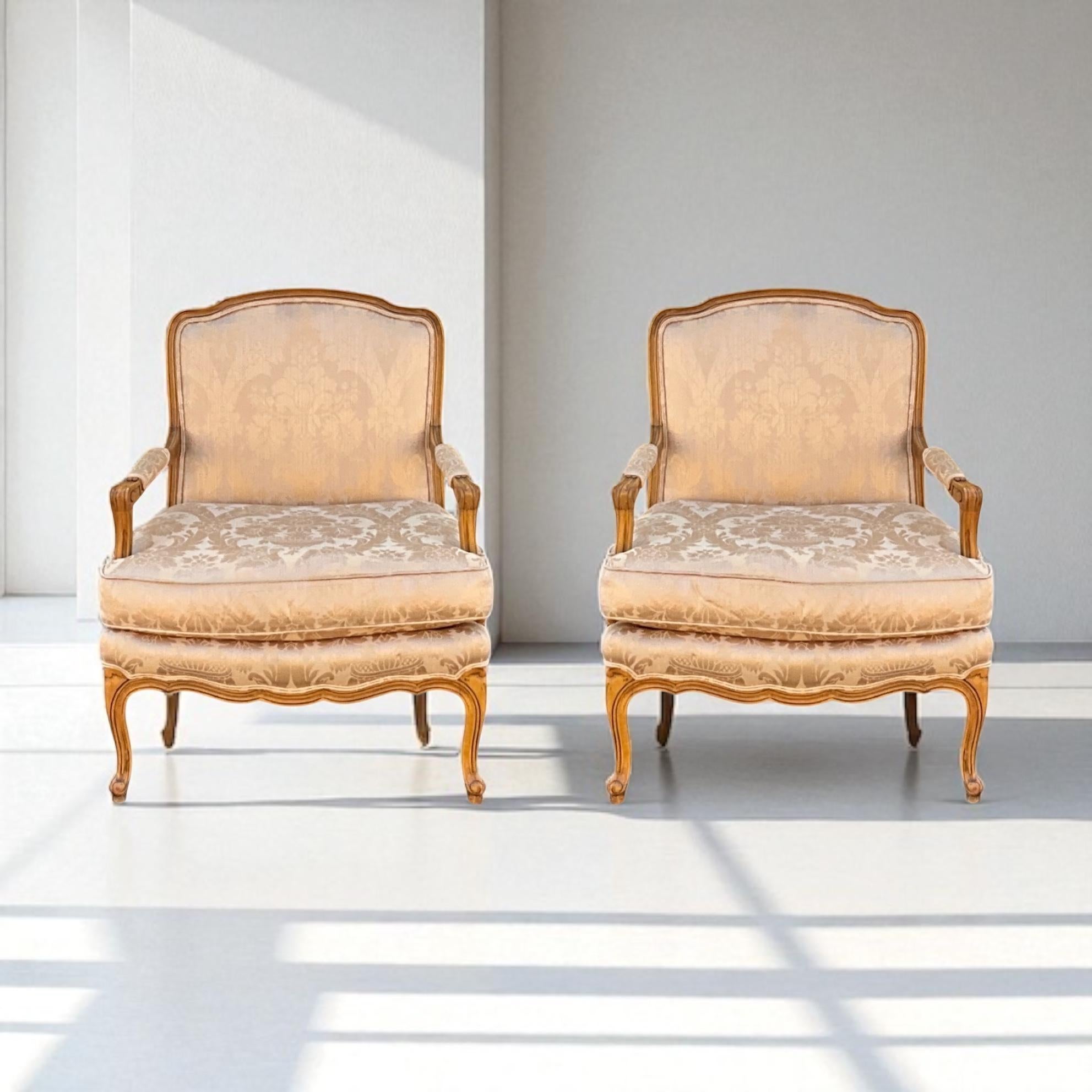 20e siècle. Meubles Baker Chaises bergères françaises de style Louis XV - Paire en vente 3