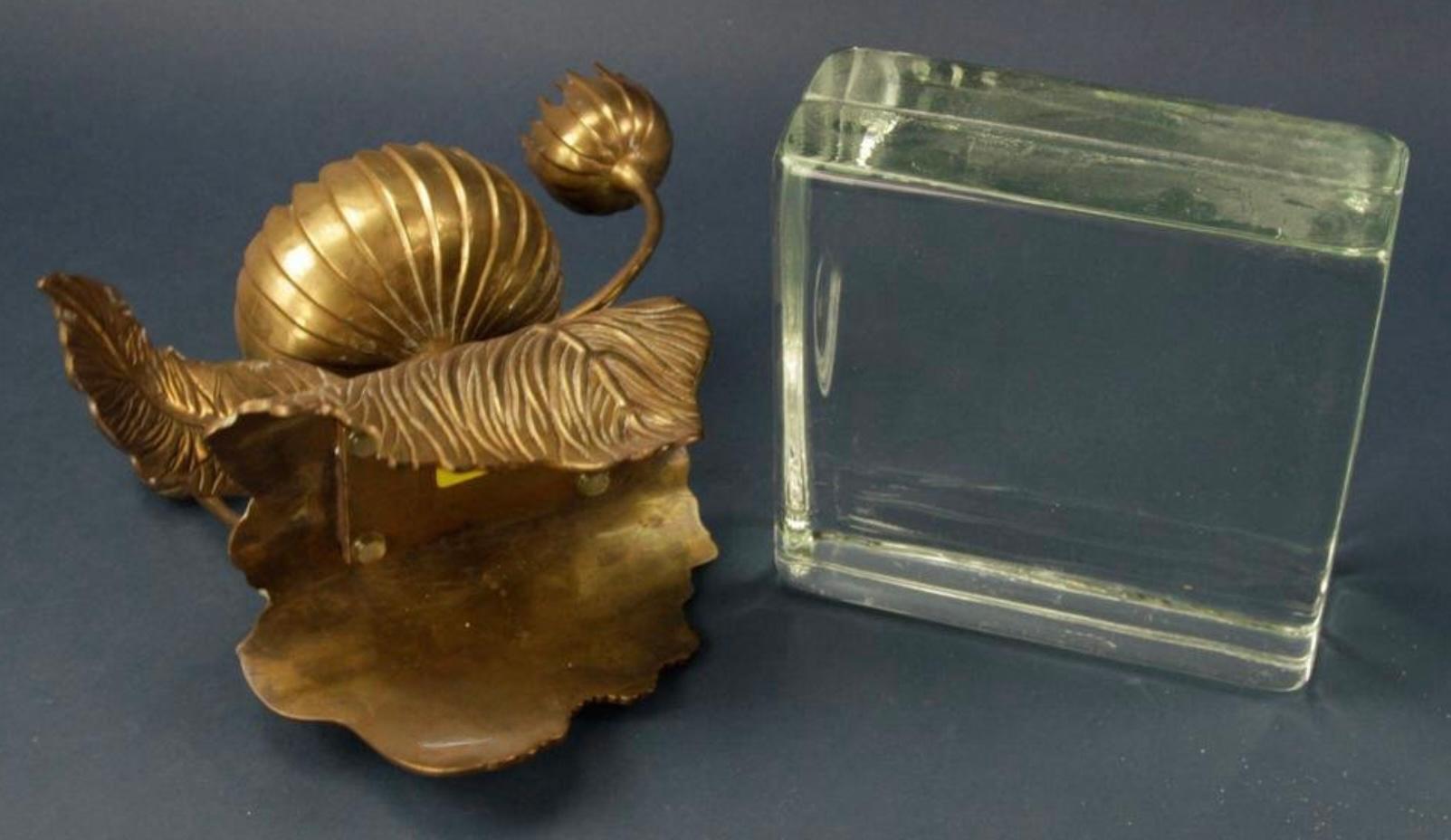 20. Jahrhundert. Lotusförmiger Kerzenhalter aus Bronze im Art nouveau-Stil von Chapman im Angebot 1