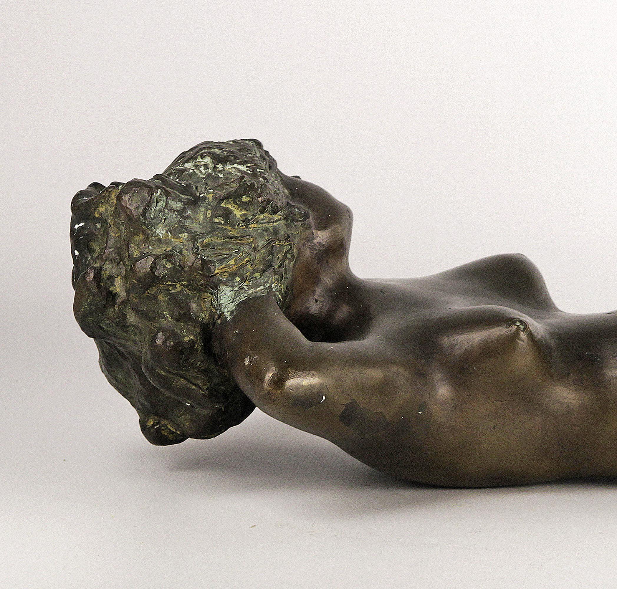 Scultura in bronzo del 20° secolo di una donna sdraiata dello scultore argentino J. Mariano Pagés In condizioni buone in vendita a North Miami, FL