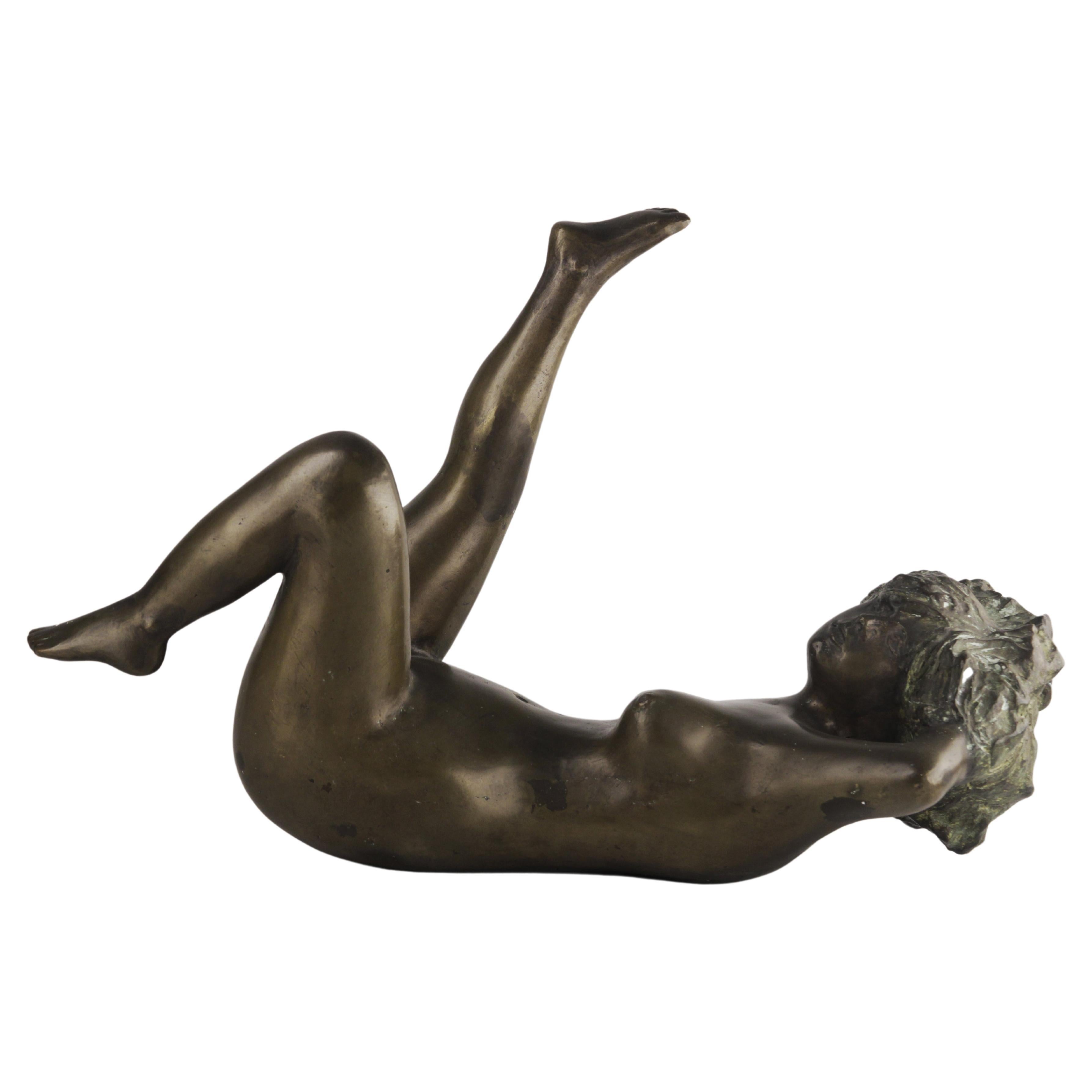 Sculpture en bronze du 20e C. d'une femme allongée par le sculpteur argentin J. Mariano Pagés