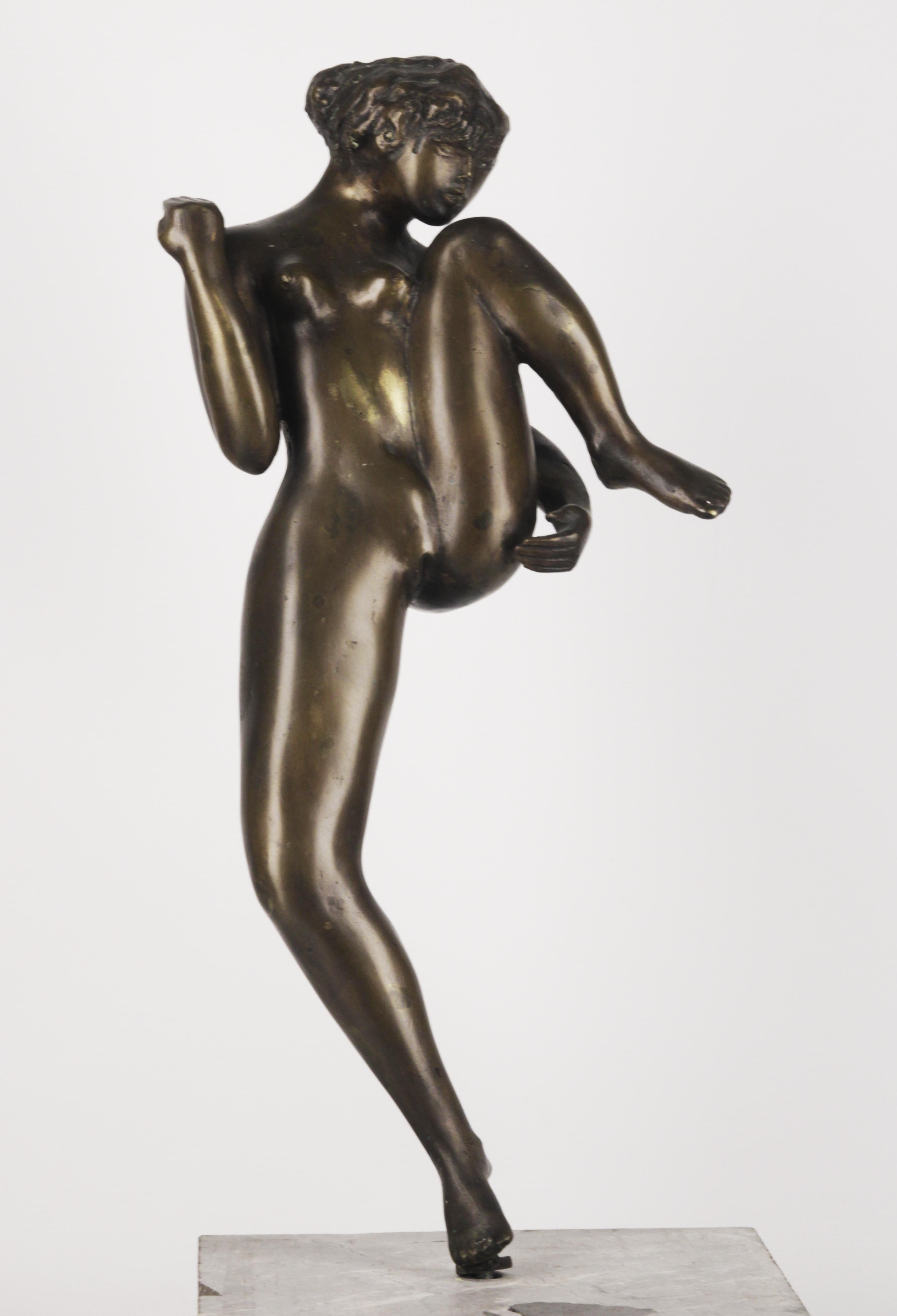 20th century bronze figurative sculpture of a nude woman by argentine sculptor José Mariano Pagés

By: José Mariano Pagés
Material: bronze, copper, metal
Technique: cast, patinated, polished, metalwork, molded, patinated
Dimensions: 8 in x 9.5 x 21