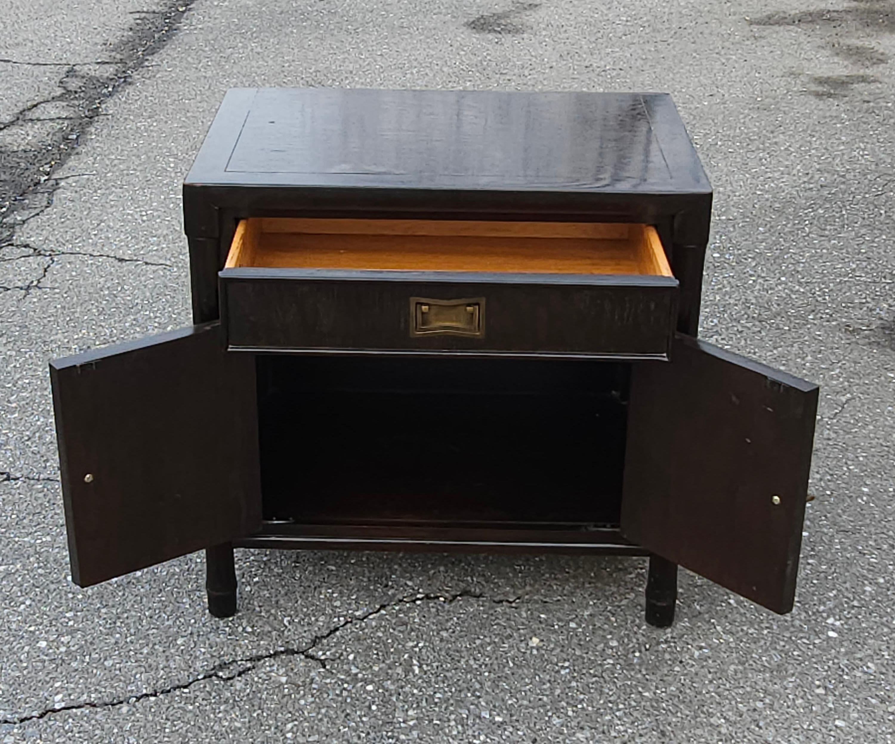 A late 20th Century Century Furniture Chin Hua Collection Ebonized Mahogany Bedside Table in great vintage condition.
Measures 25