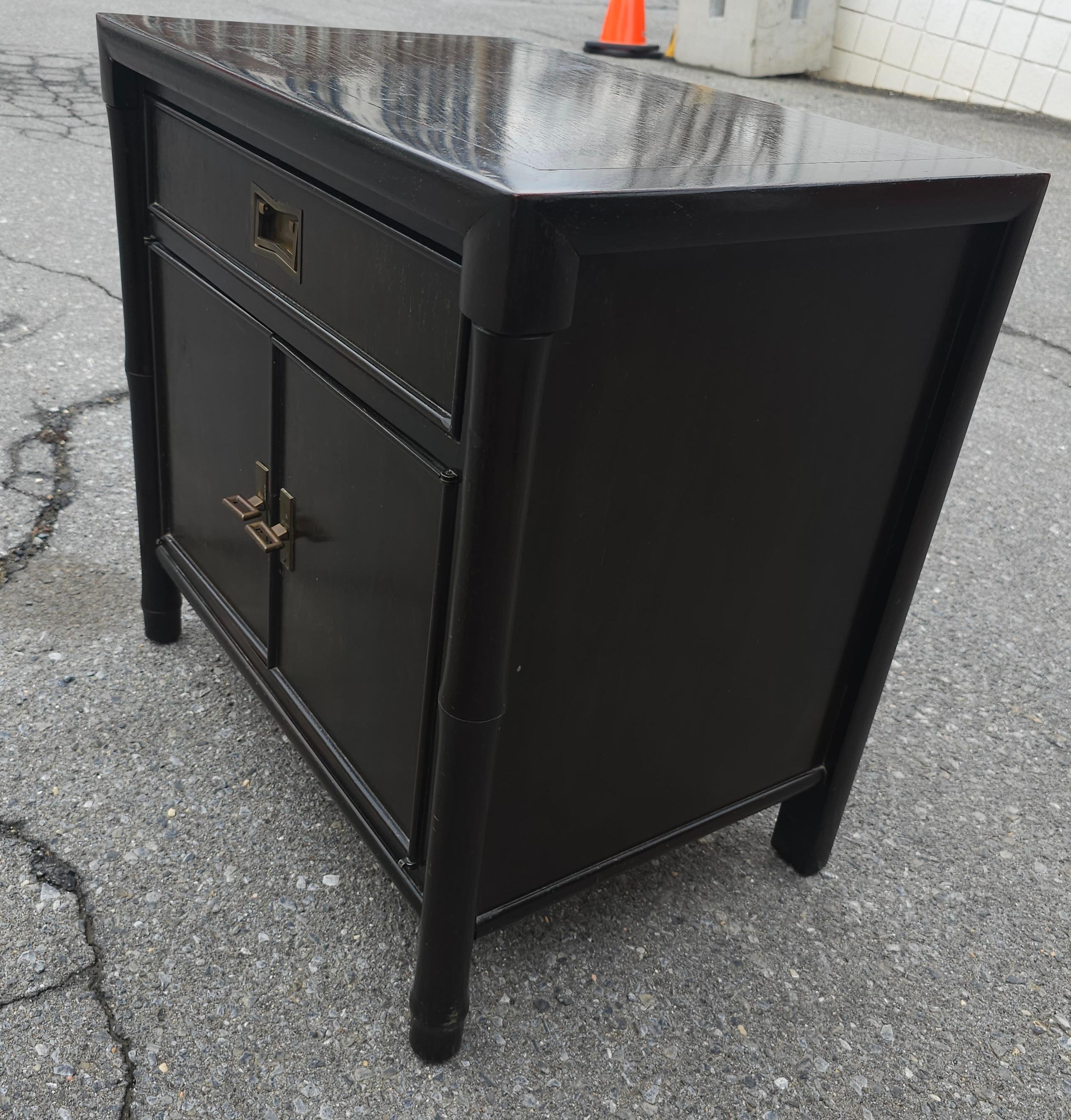 20th C. Century Furniture Chin Hua Collection Ebonized Mahogany Bedside Table  In Fair Condition For Sale In Germantown, MD