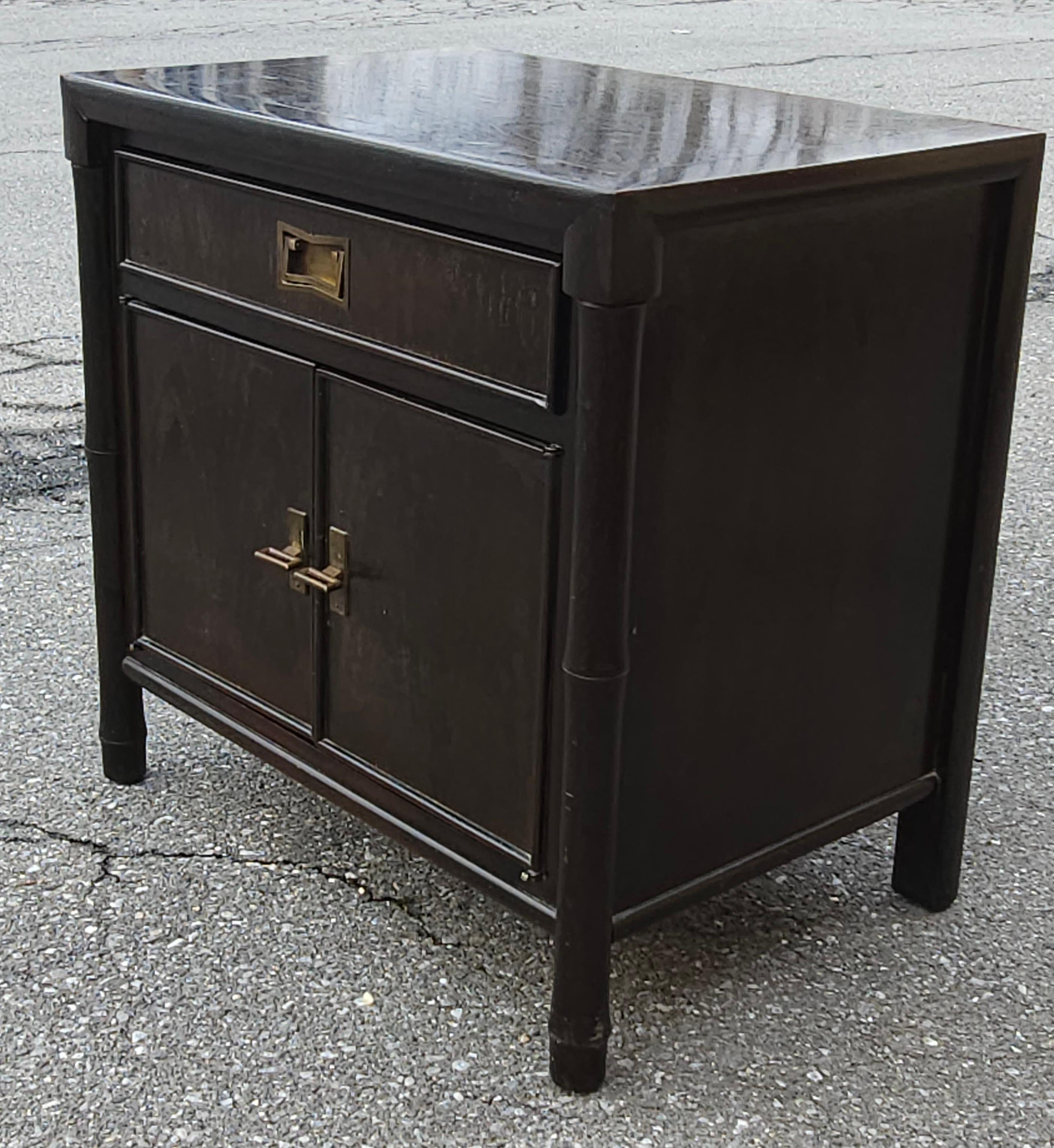 20th C. Century Furniture Chin Hua Collection Ebonized Mahogany Bedside Table  For Sale 3