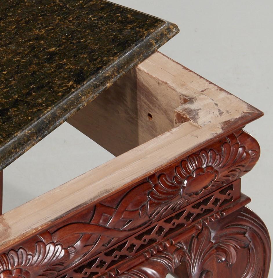 Marbre Table console en acajou de style Chippendale du 20e siècle avec plateau en marbre vert  en vente