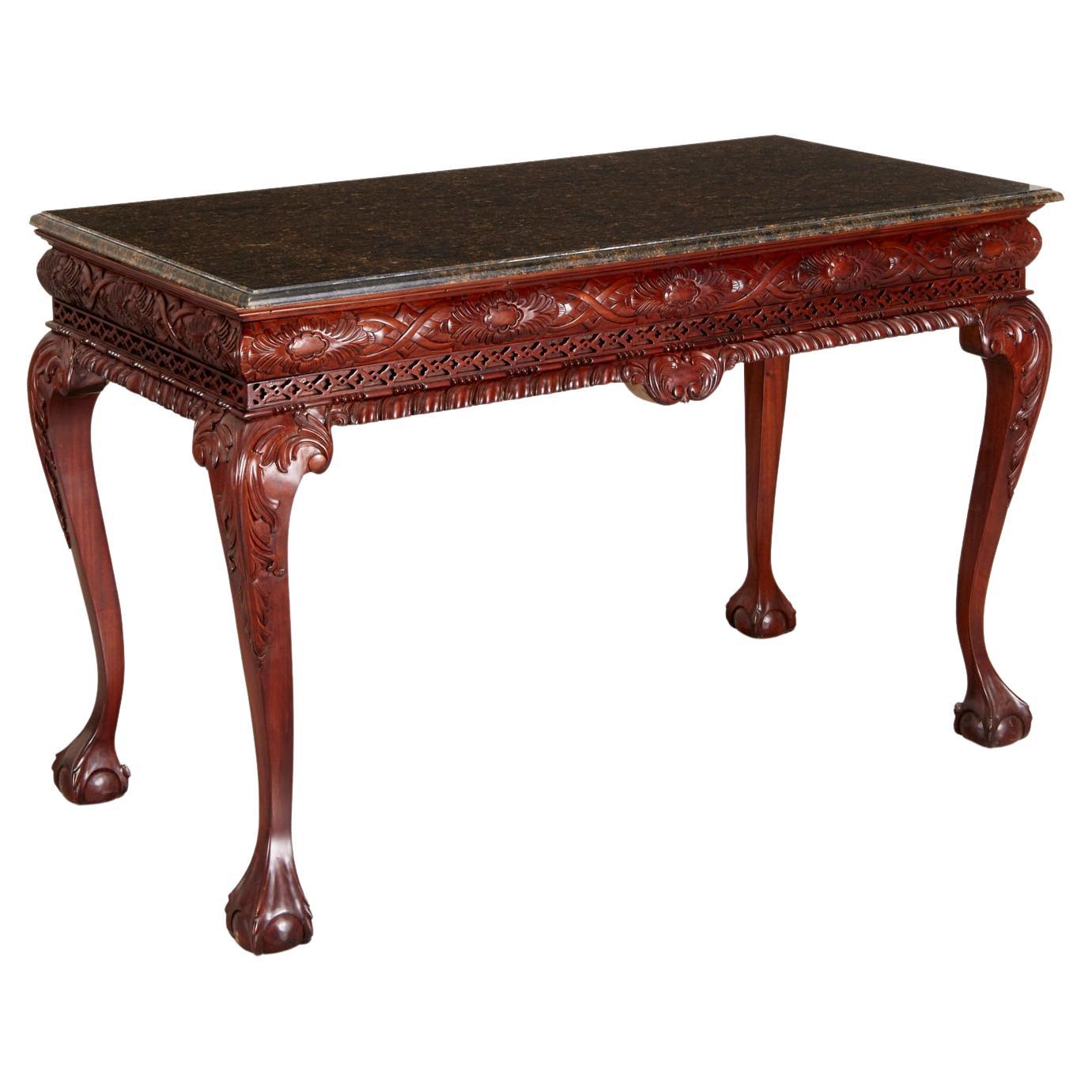 Table console en acajou de style Chippendale du 20e siècle avec plateau en marbre vert  en vente