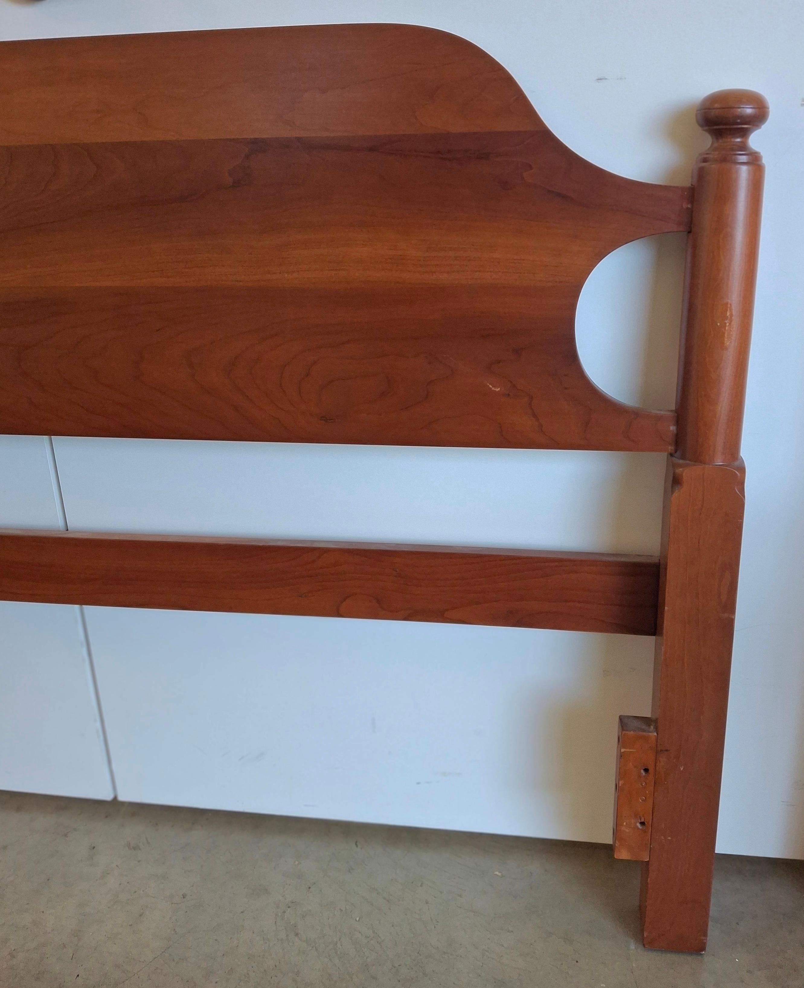 20th C. Cohaset Colonial Federal Style Cherry Full Size Headboard by Hagerty In Excellent Condition For Sale In Germantown, MD