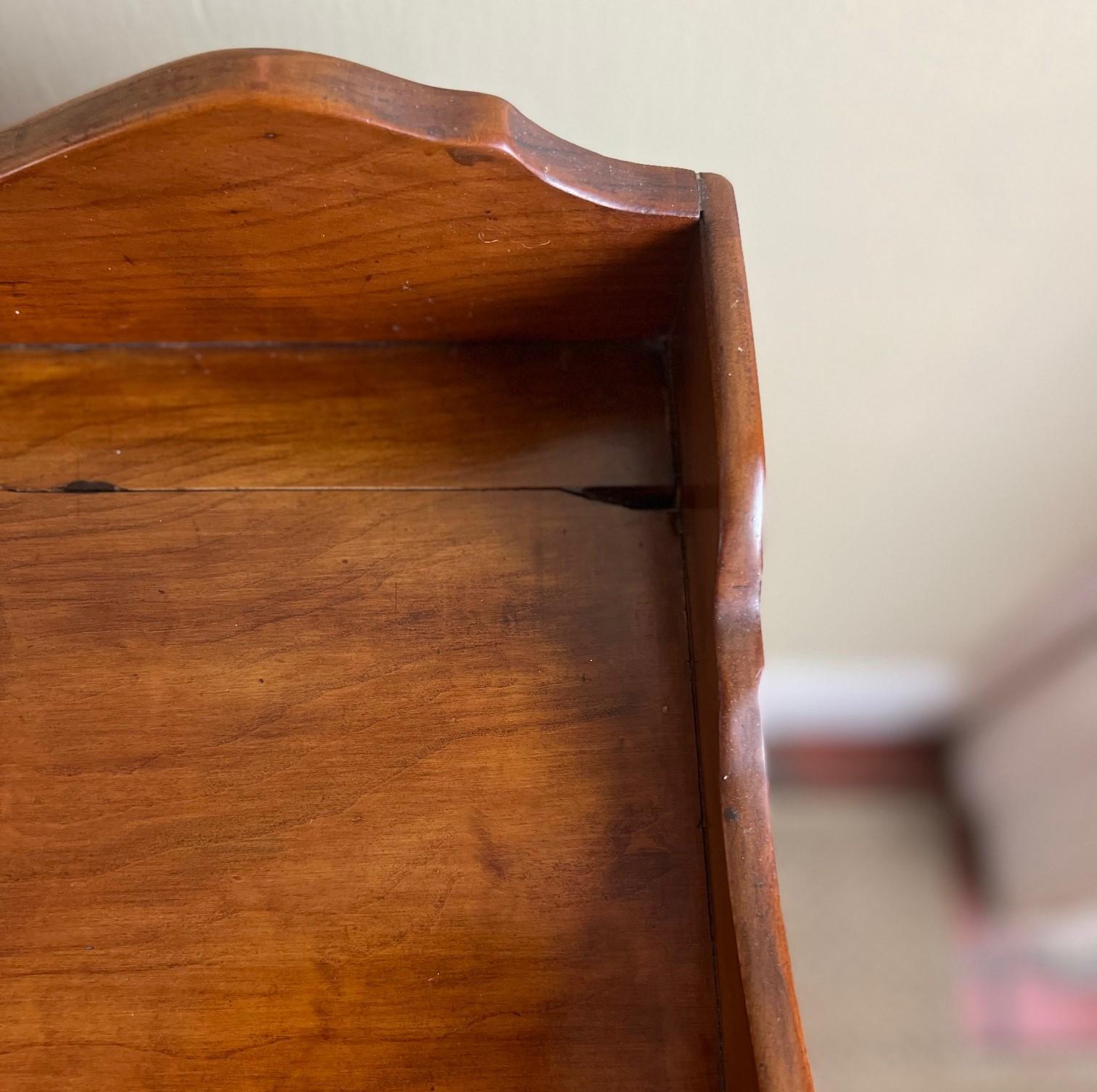 20th C. Country Night Stand with Drawer, Bottom Shelf and Scallop Edge Details In Good Condition In Morristown, NJ