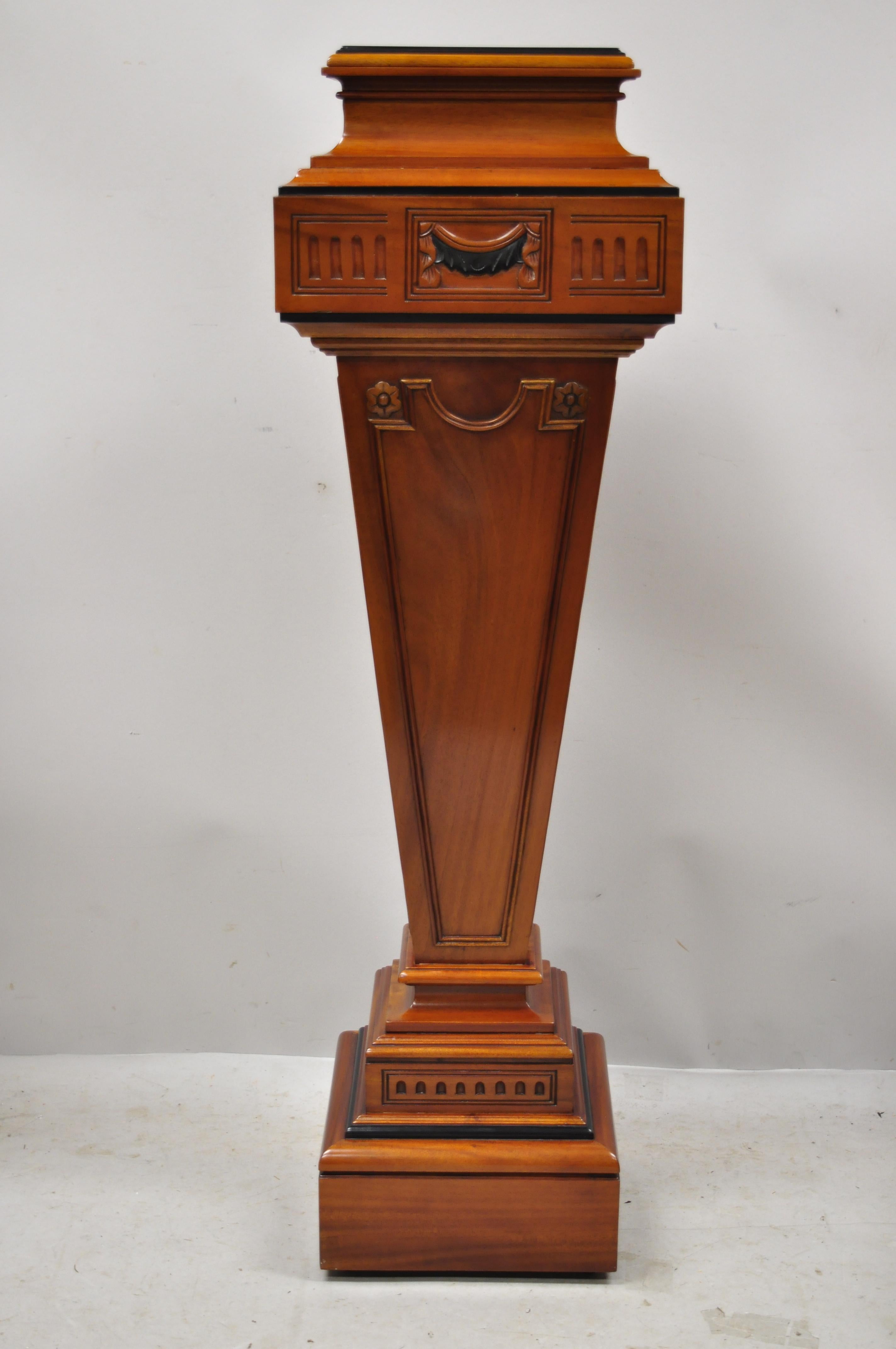 Empire néoclassique en acajou du 20e siècle Paire de The Pedestal Wood Stand Bon état - En vente à Philadelphia, PA