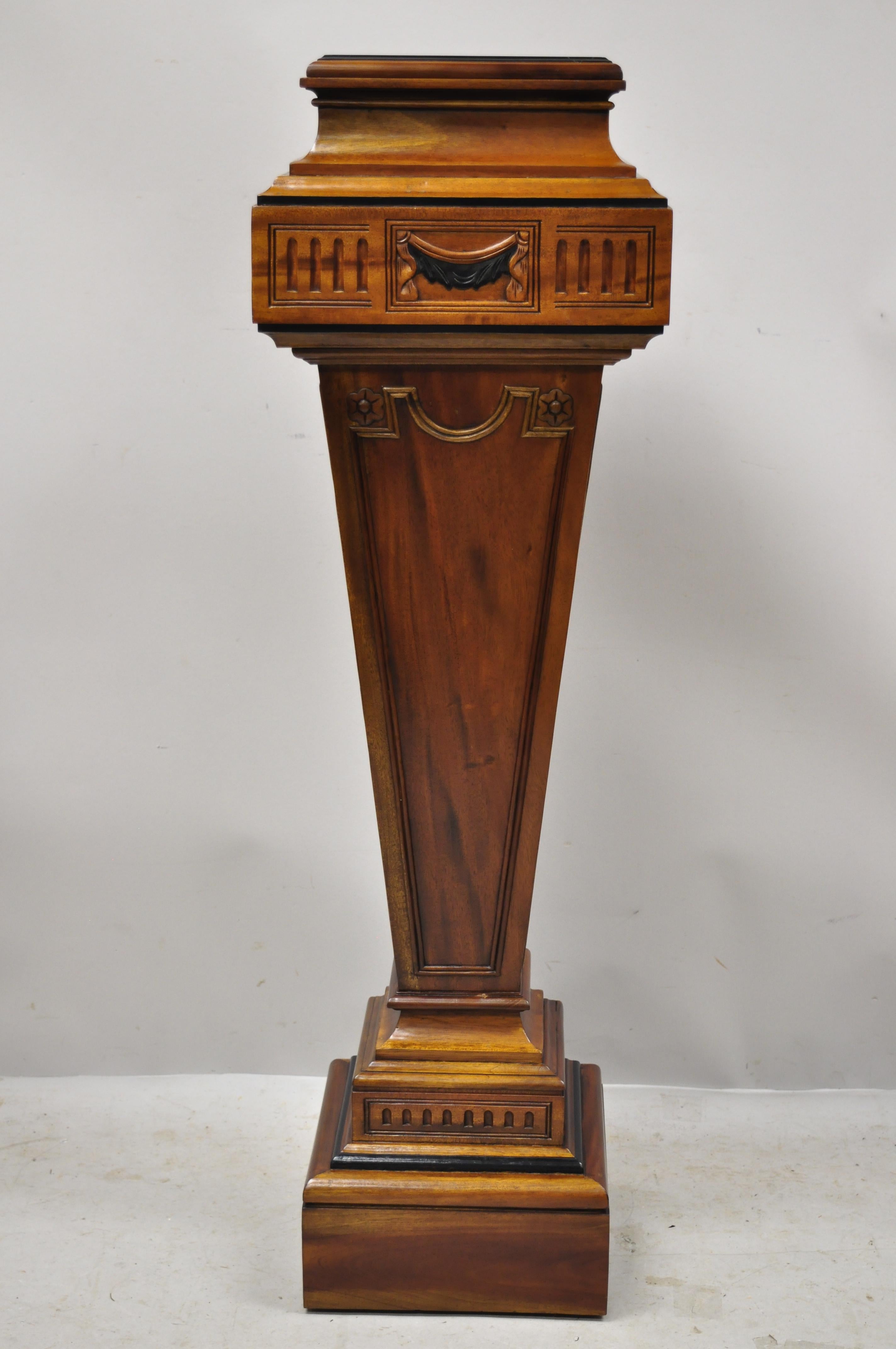 20. Jahrhundert Empire Neoklassische Mahagoni Wood Pedestal Plant Stands, ein Paar im Angebot 1