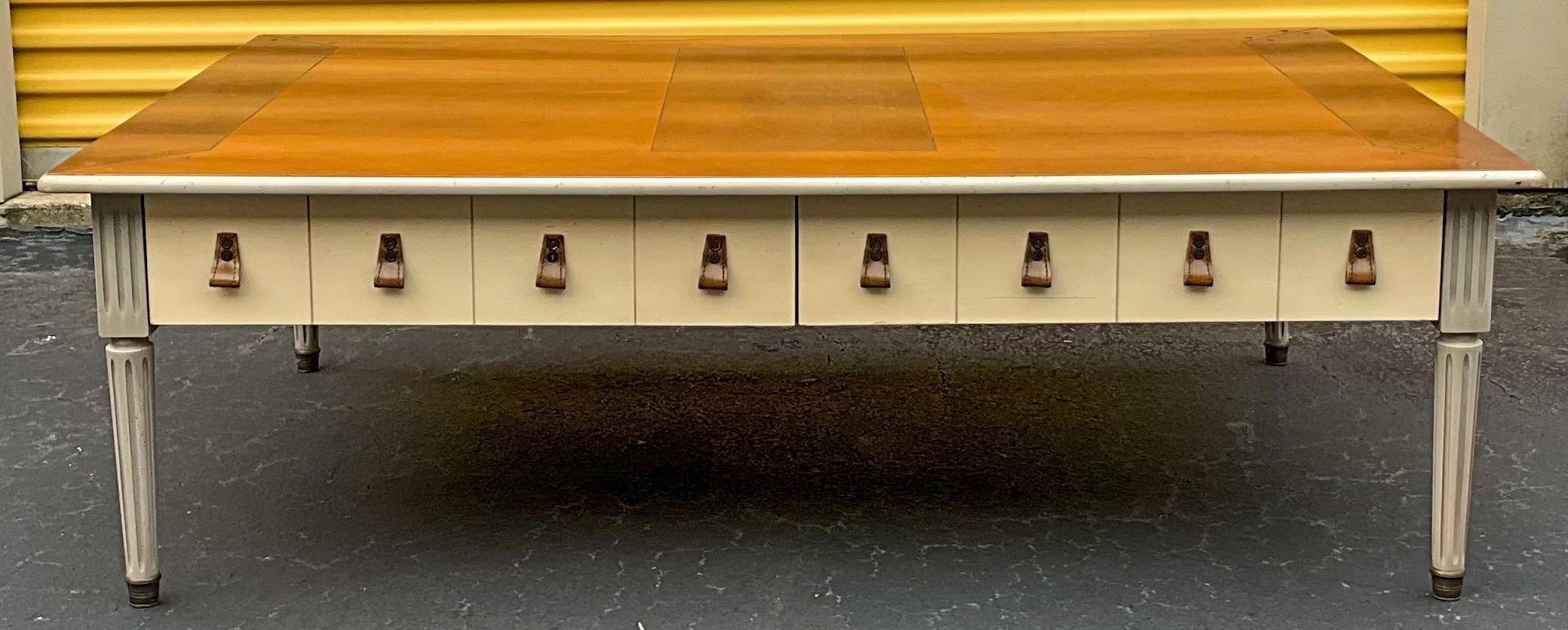 Français 20e siècle. Table basse de style Modernity suédoise peinte en gris Grange avec cuir en vente