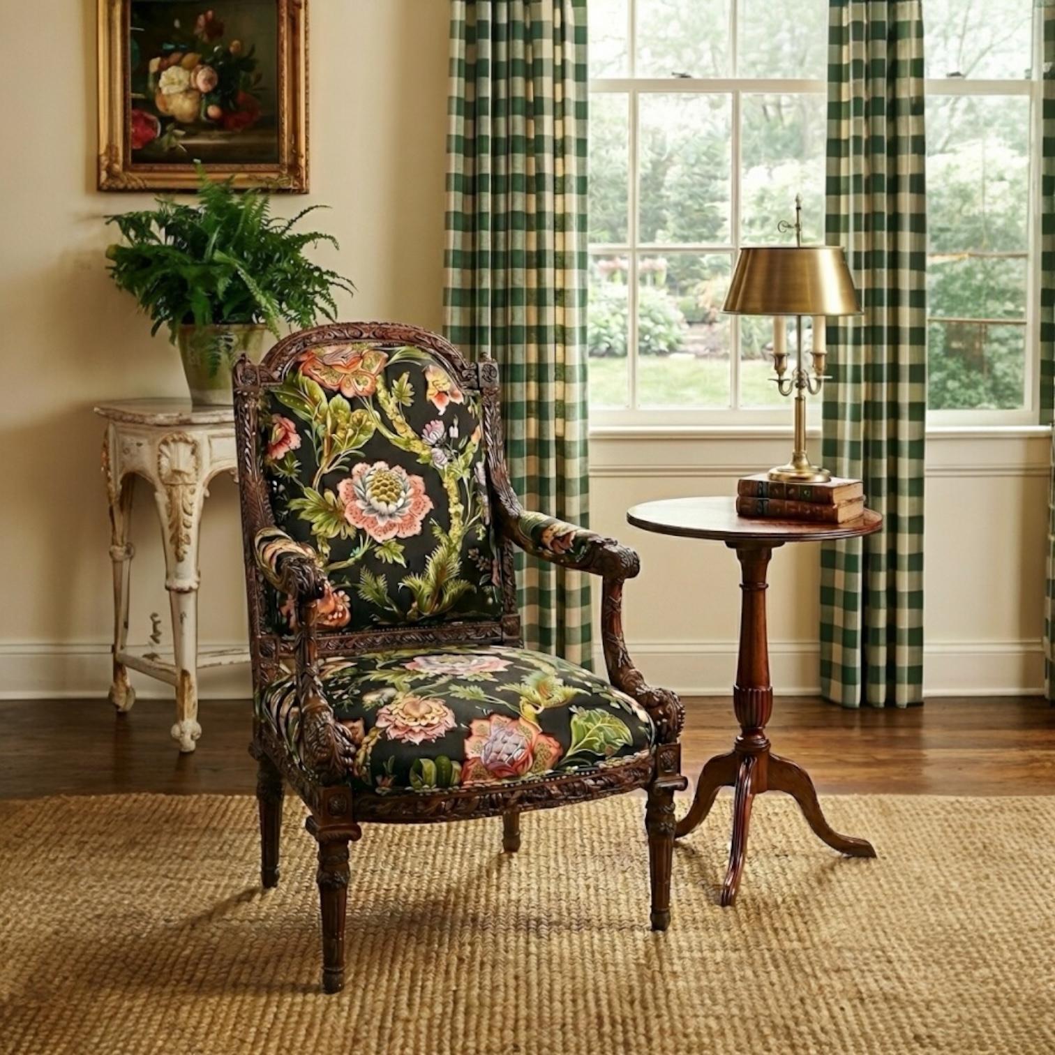 Si tratta di un Luigi francese della fine del XX secolo. Sedia bergere XVI in tessuto di cotone vintage a stampa floreale. La cornice in legno di frutta pesantemente intagliato è in ottime condizioni e presenta un'usura minore. Non è contrassegnato. 