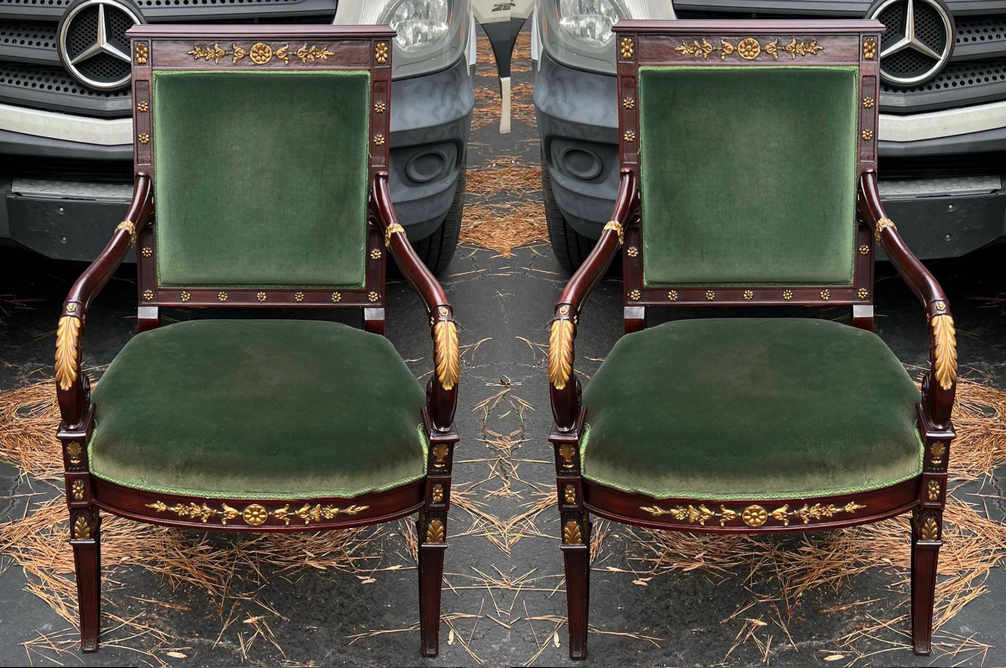 20th-C. Fruitwood and Giltwood Italian Bergere Chairs in Green Velvet, Pair For Sale 5