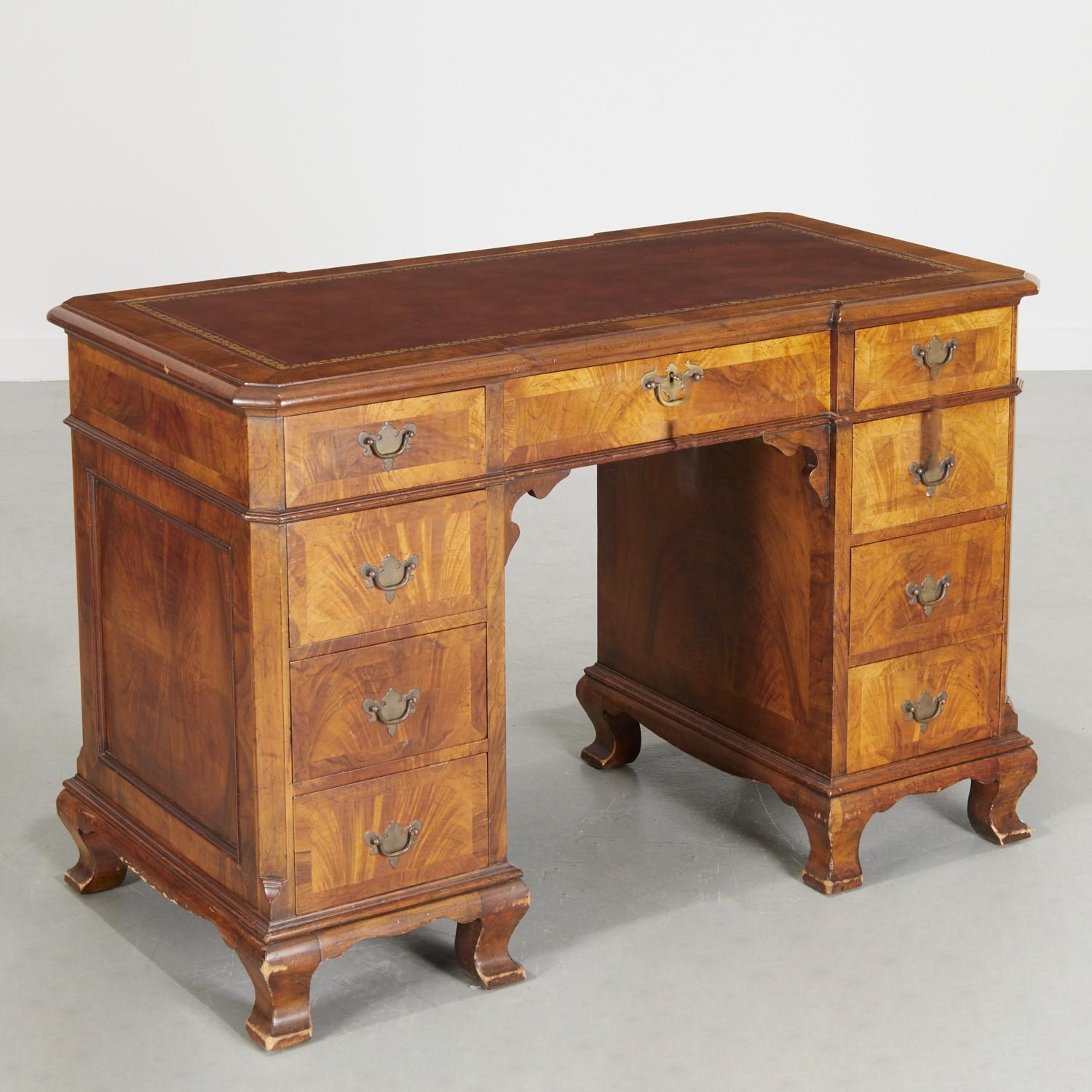 20th Century George III Style Figured Mahogany Desk with Embossed Leather Top For Sale 3