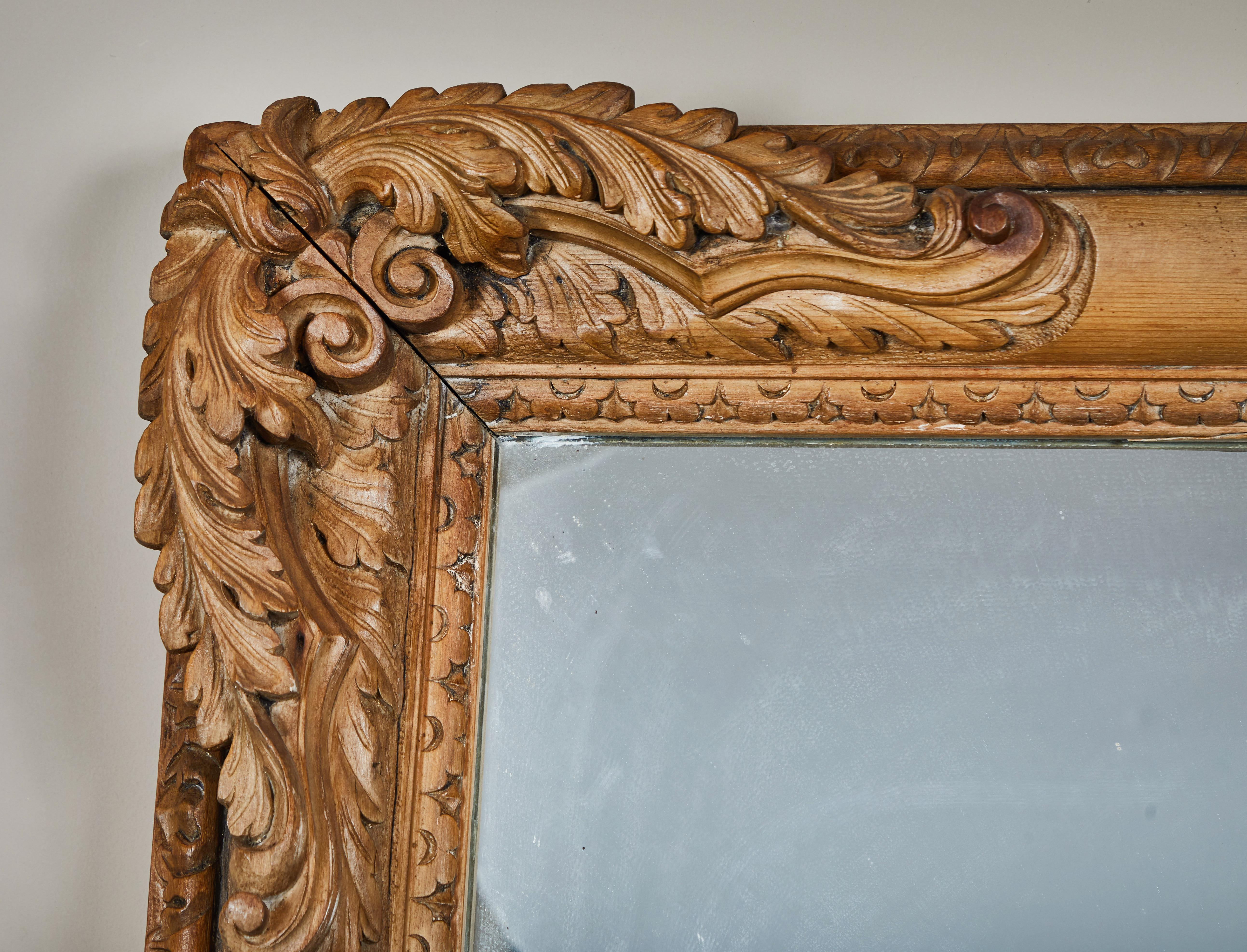 20th Century Gilt Mirror with Foliage Details For Sale 1