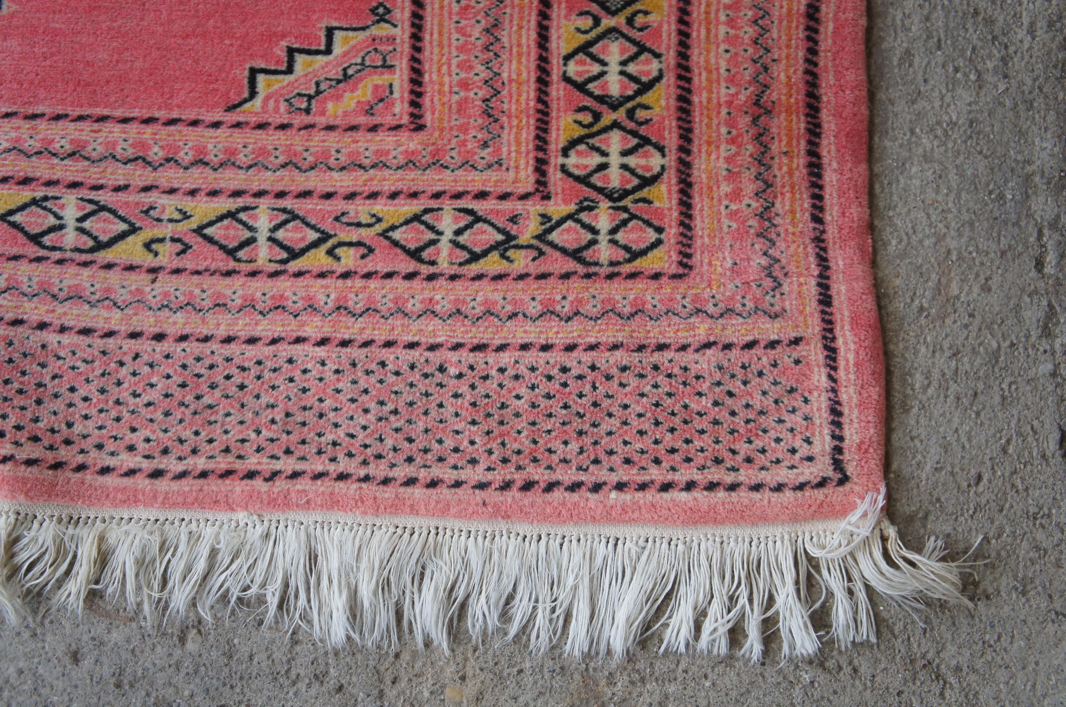 20th C Hand Knotted Pakistani Pink Wool Prayer Area Rug Runner Medallion Saph In Good Condition For Sale In Dayton, OH