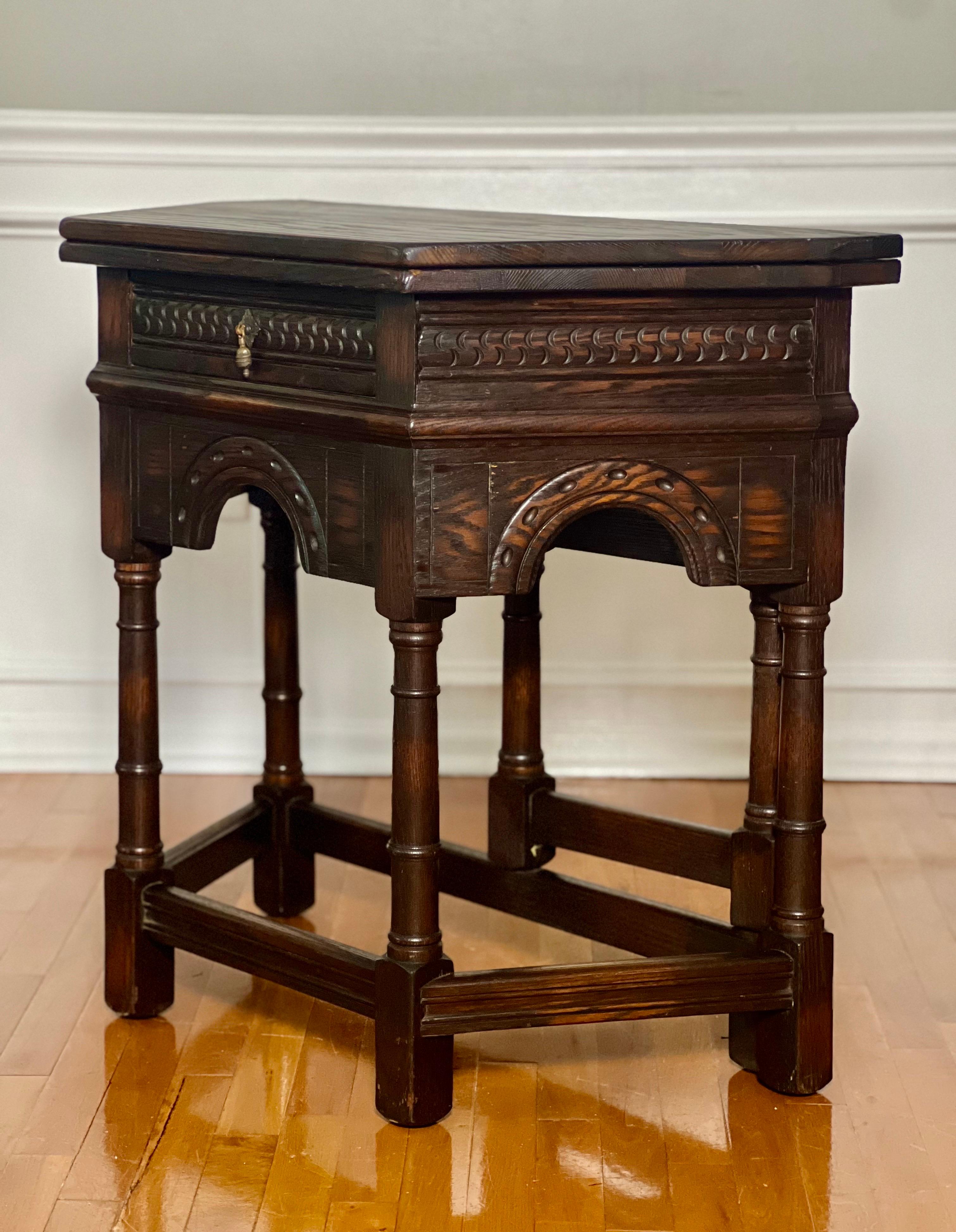 20th C. Jacobean Style Oak Flip-Top Console or Credence Table by Peck & Hills In Good Condition For Sale In Doylestown, PA