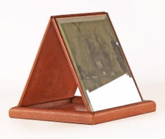 Specchio smussato pieghevole in pelle e legno del marchio francese Hermès Paris del 20° C.