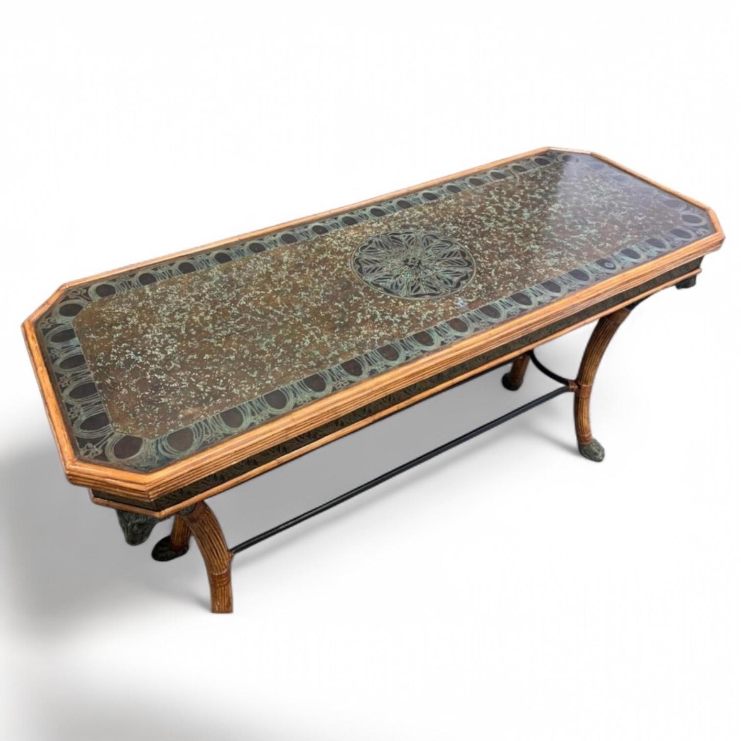 20-C. Maitland Smith Mesa consola de ratán de estilo neoclásico con leones de bronce Neoclásico en venta