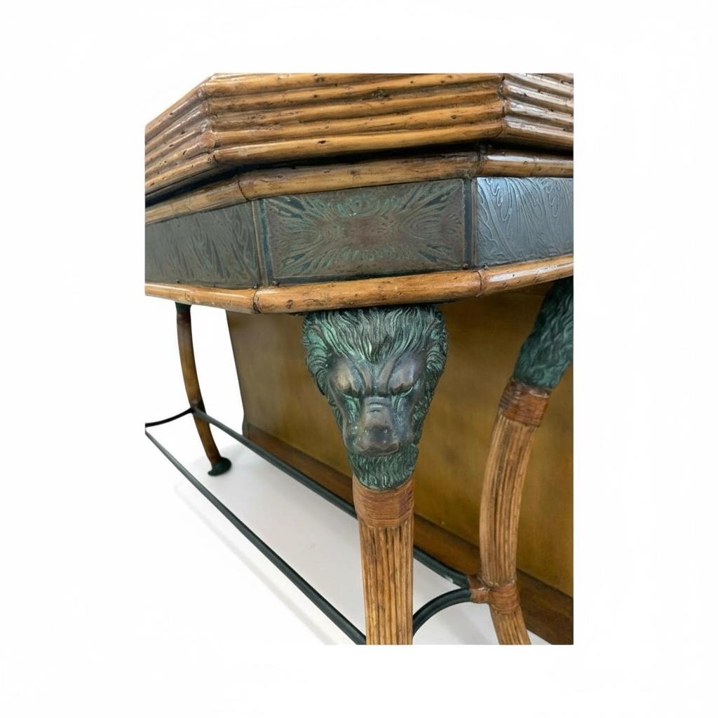 20-C. Maitland Smith Mesa consola de ratán de estilo neoclásico con leones de bronce en Bueno estado para la venta en Kennesaw, GA