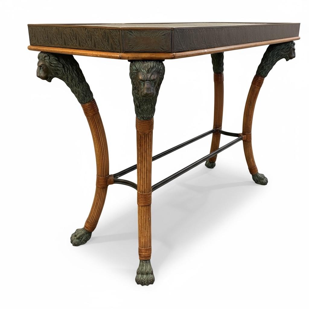 20-C. Maitland Smith Mesa consola de ratán de estilo neoclásico con leones de bronce siglo XX en venta