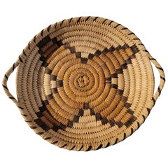 Plateau indien Papago tissé à la main moyen du 20ème siècle avec poignées