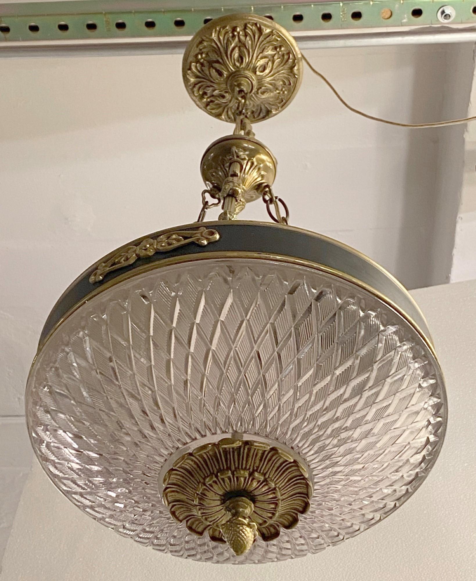 NYC Waldorf Astoria Hotel Empire Luce di vetro per piatti in bronzo in vendita 6