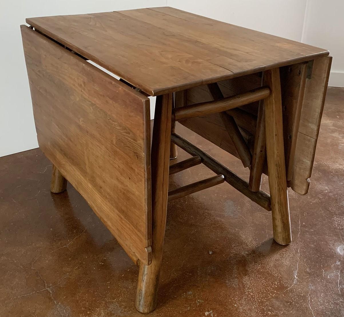 20th C old hickory drop leaf table. Great for a dining or a breakfast nook table.

Closed the table measures 26 x 36
Open the table measures 68 x 36.