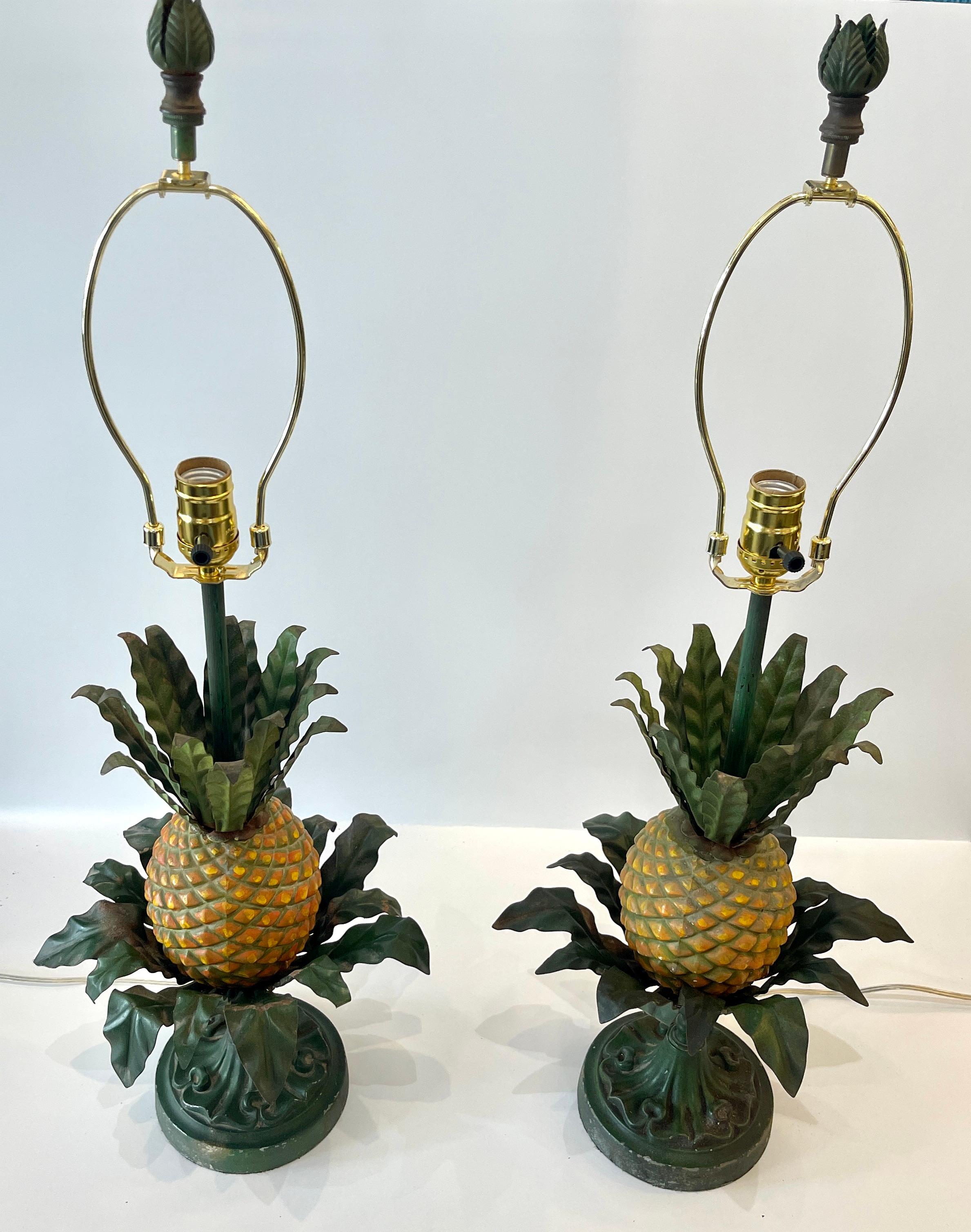 Hollywood Regency A.I.C. Pair  Lampes de table ananas Greene & Greene en vente