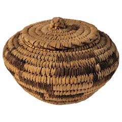 Panier à couvercle Papago du 20e siècle avec motif géométrique