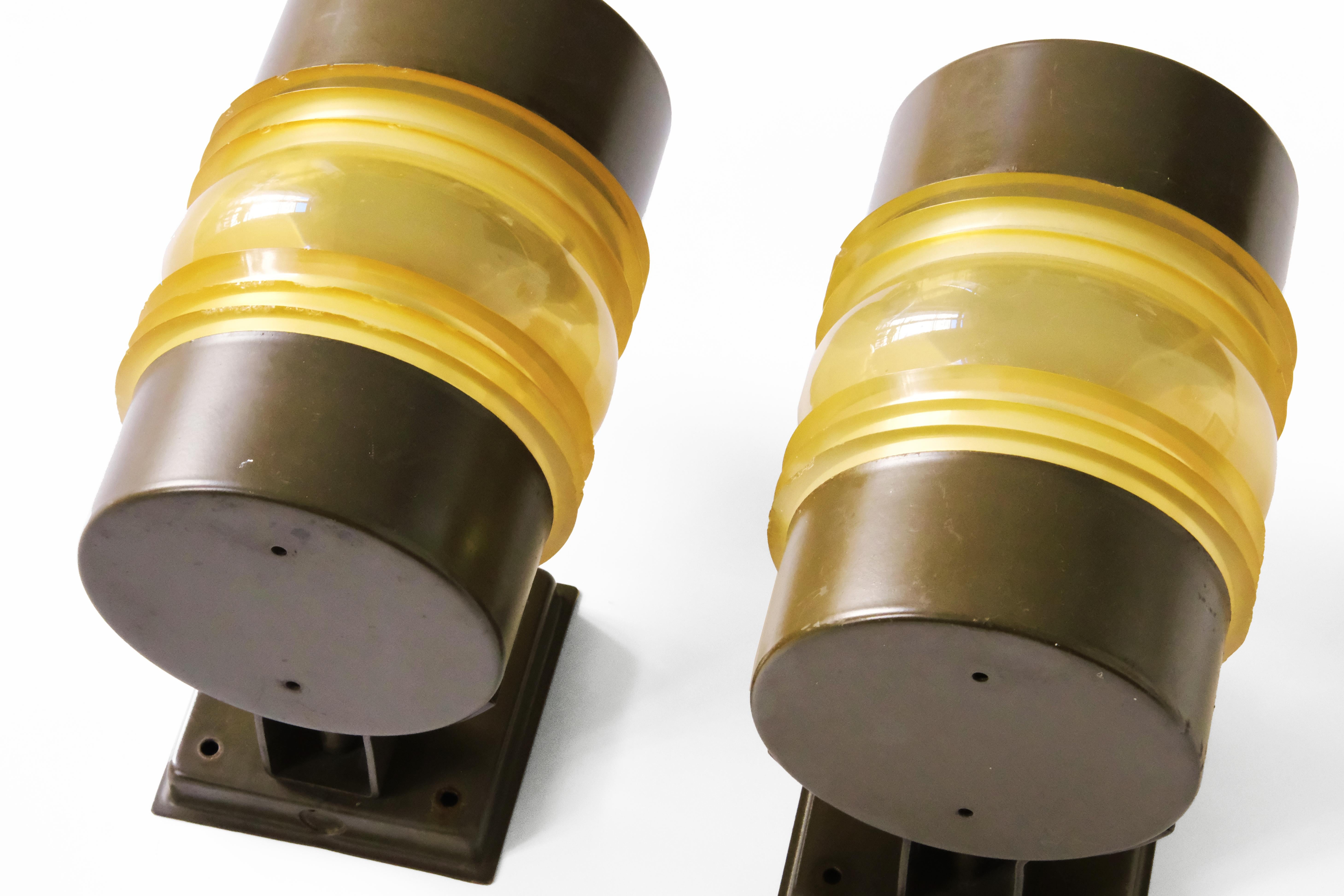 20th C. Rare Pair of Outdoor Wall sconces in Metal & Plexiglass, RAAK, 1960s For Sale 2