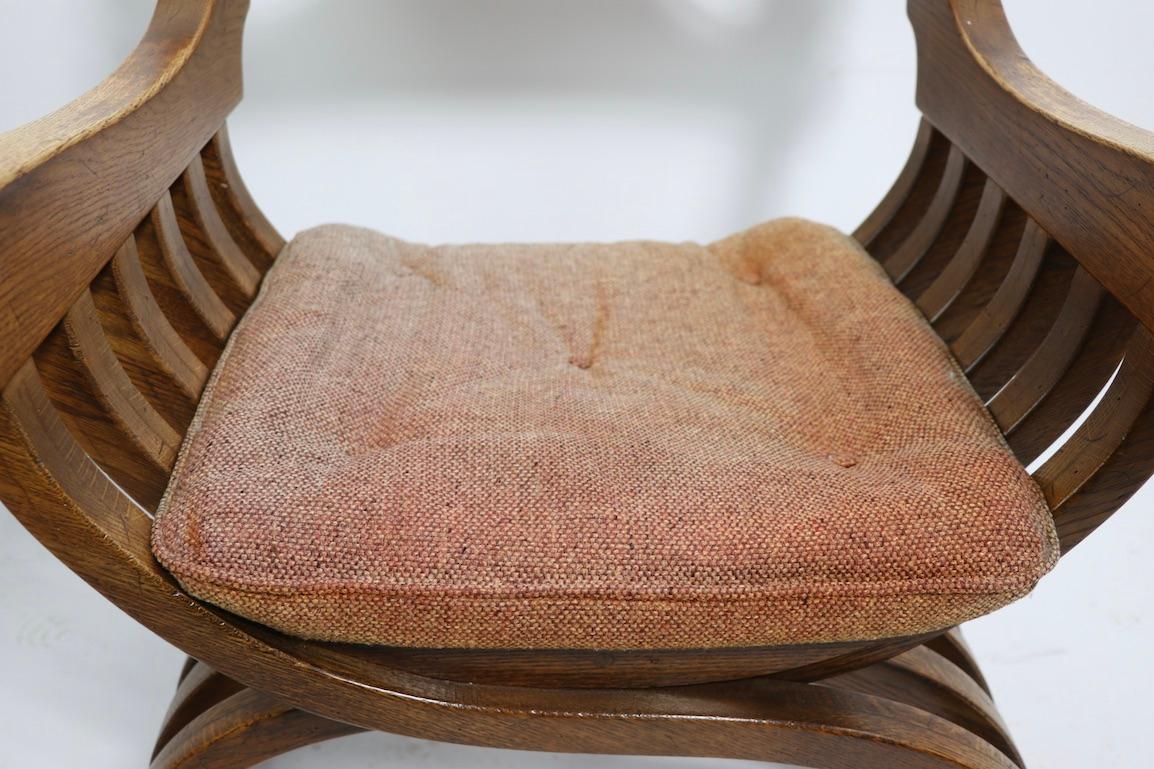 20th Century Savronarola Chair in Solid Oak In Good Condition In New York, NY
